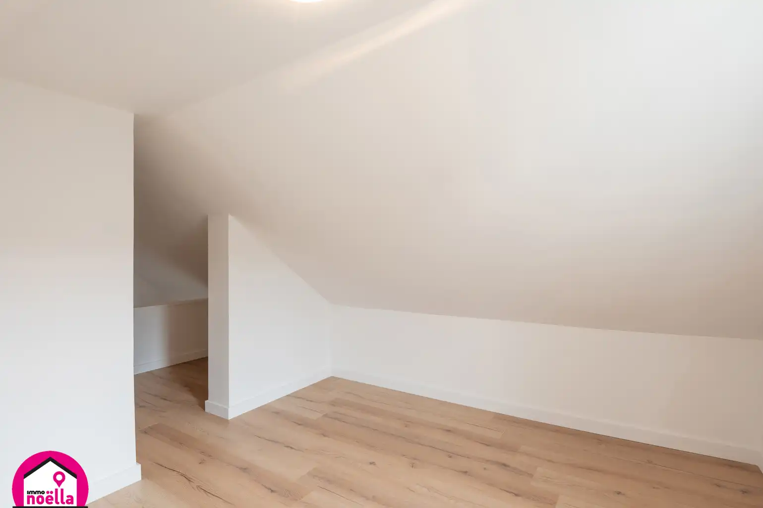 Half open bebouwing met garage en berging foto 14