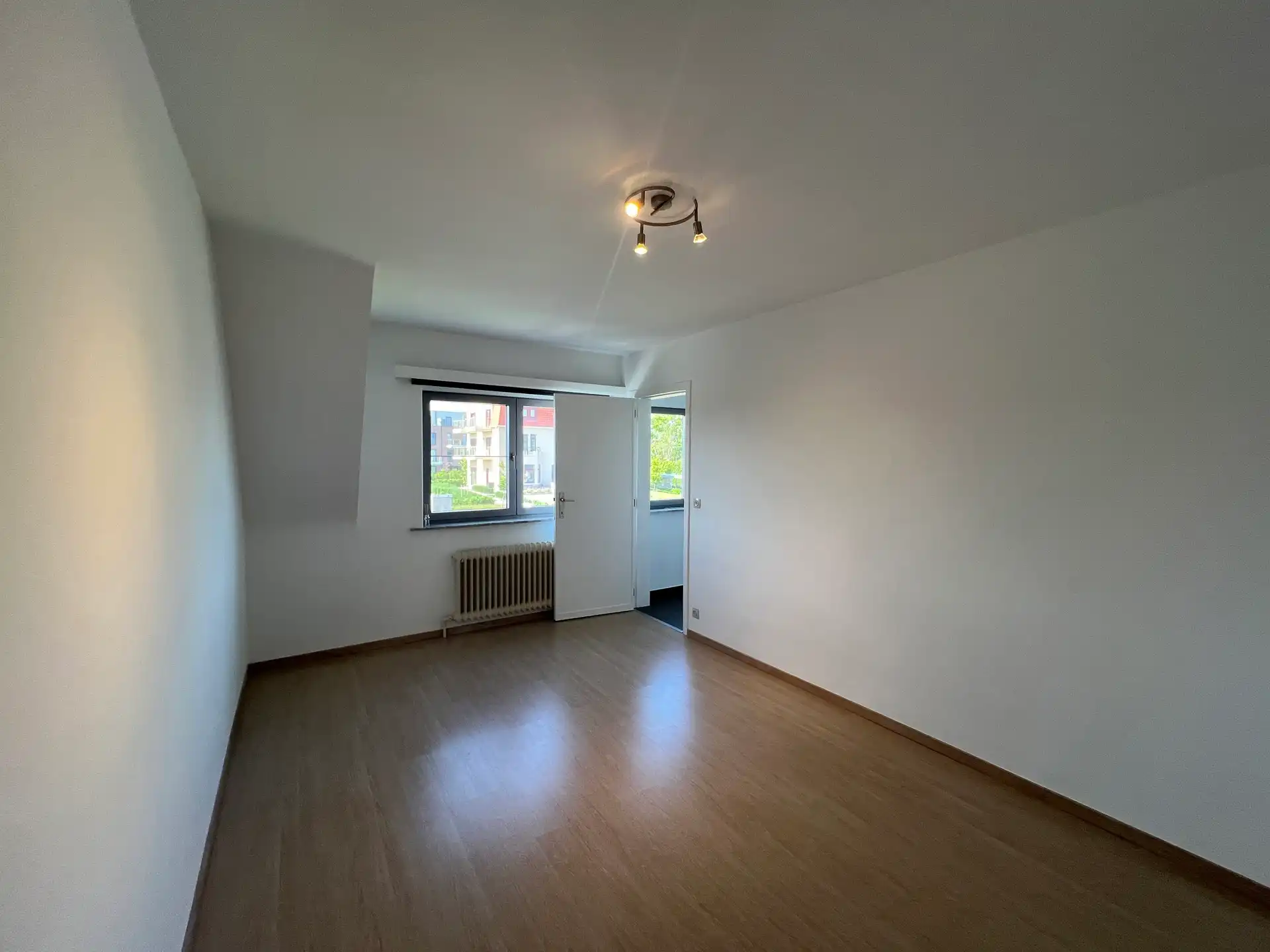 Zeer ruime woning met 4 slaapkamers nabij centrum. foto 16