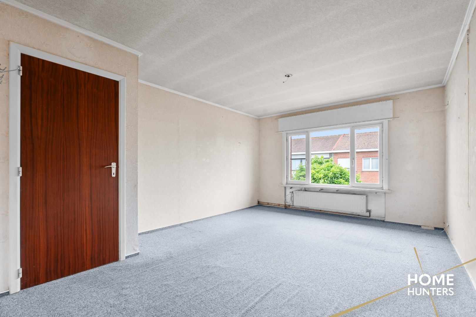 Te renoveren halfopen woning met 4 slaapkamers, 2 garages en veel potentieel te Ieper foto 14