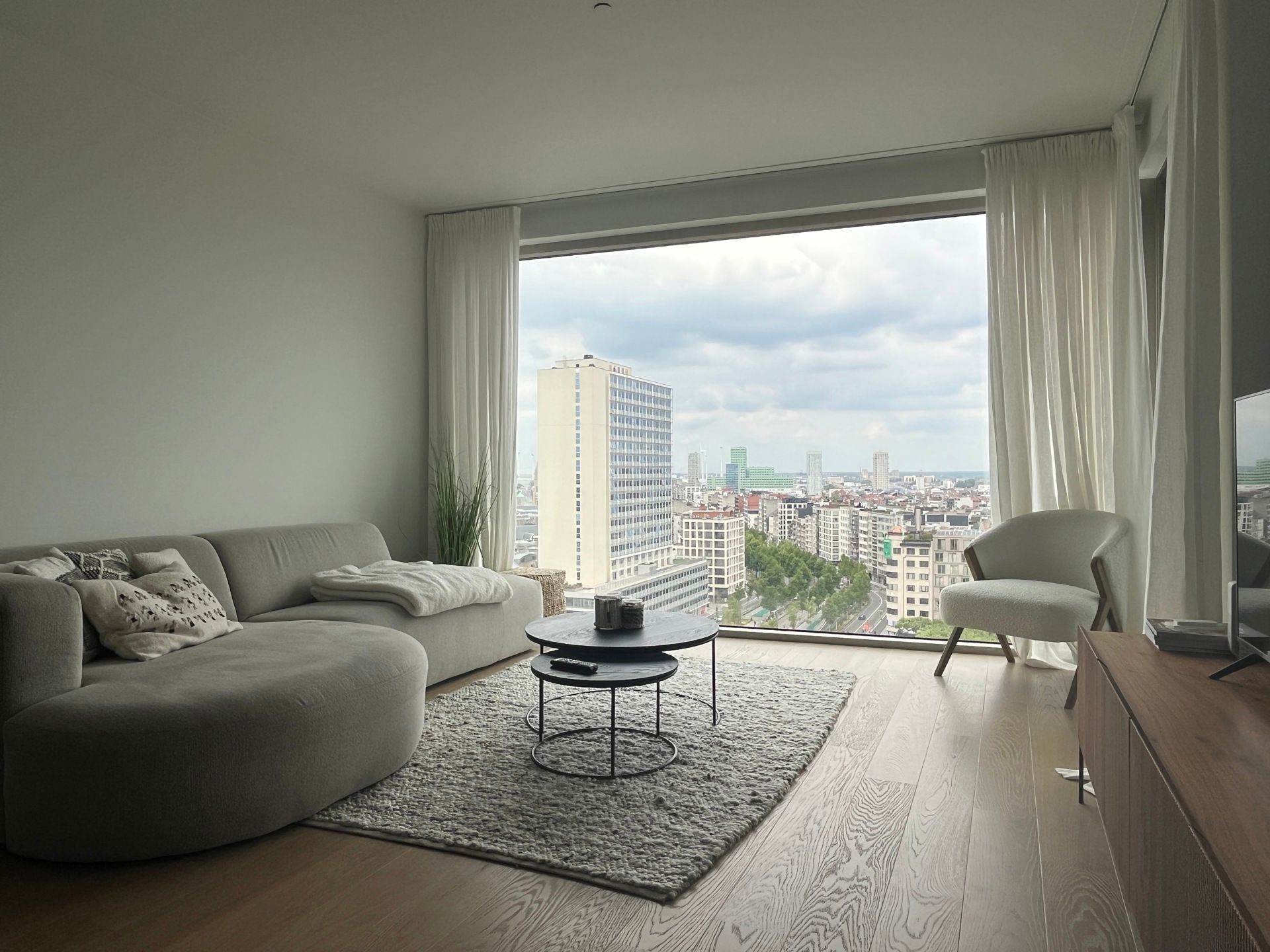 Prachtig 2-slaapkamerappartement in de Antwerp Tower. foto {{pictureIndex}}
