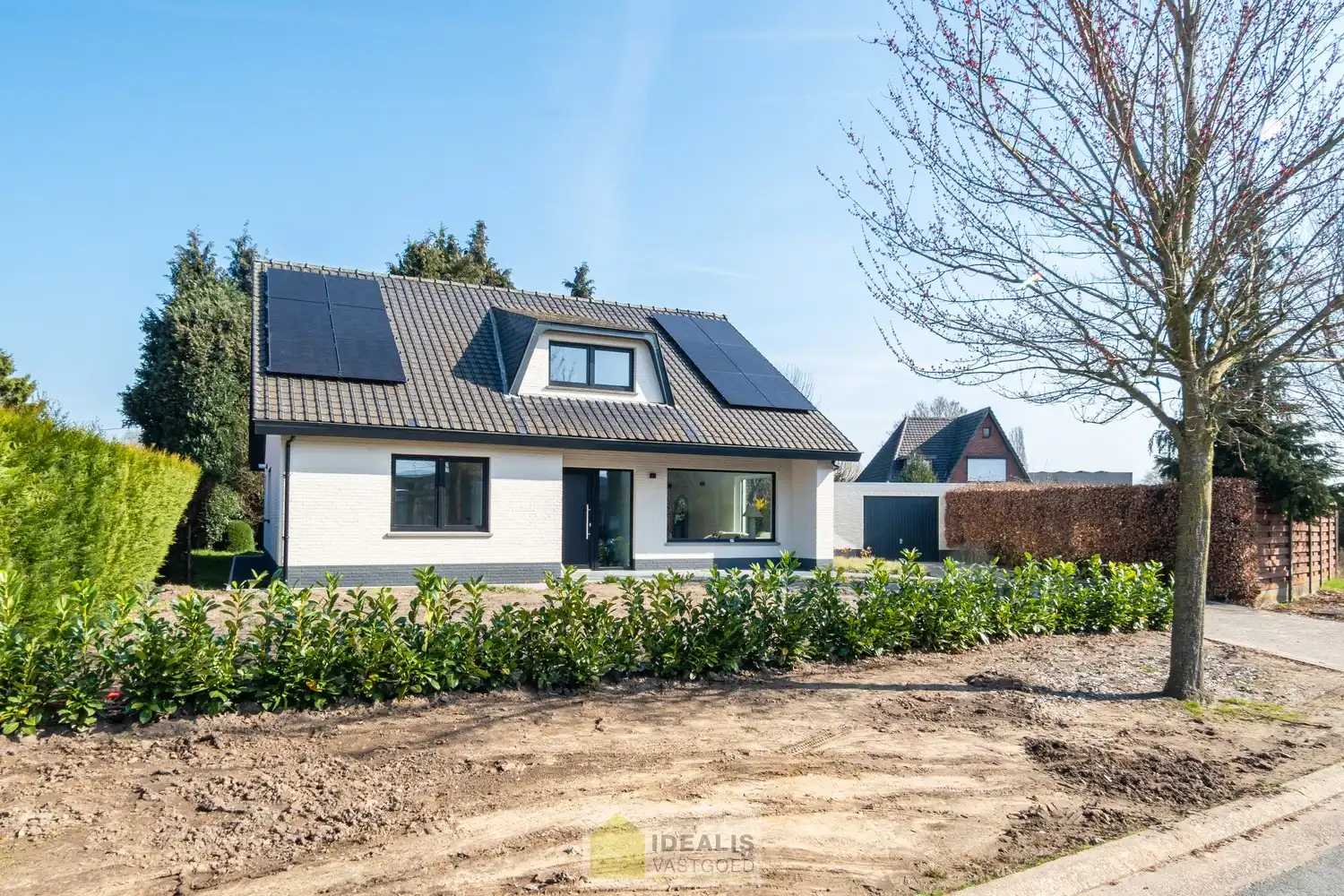 Schitterend volledig vernieuwde woning met een heerlijke open leefruimte, luxe keuken, 3 ruime slaapkamers, een ruime luxueuze badkamer én een apart bureel foto 3