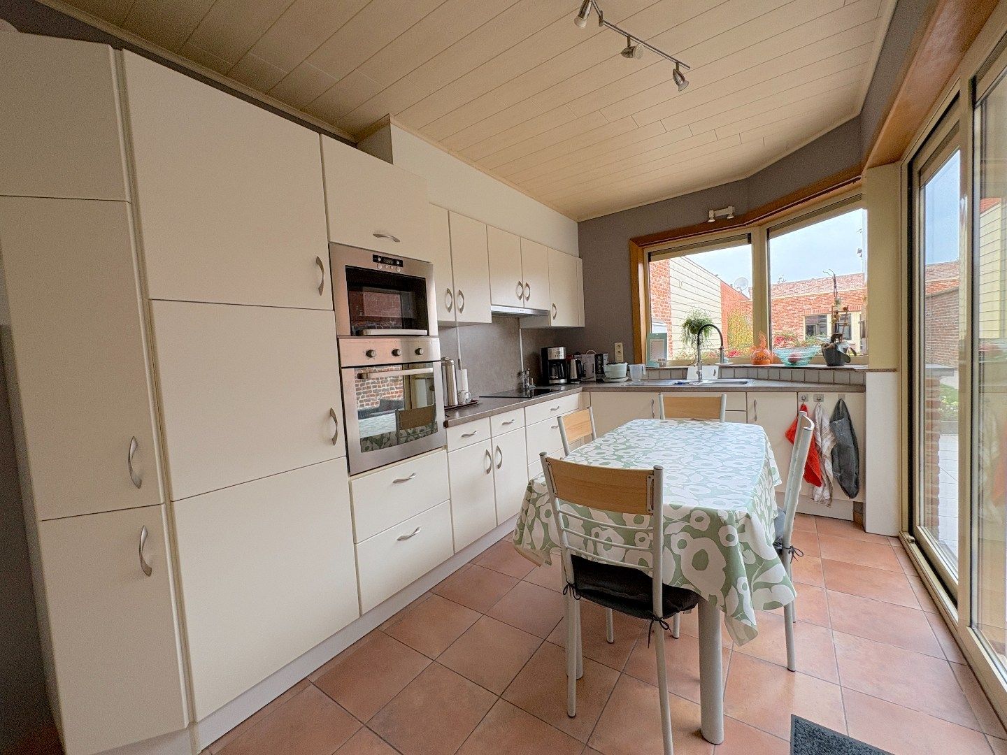 Rijwoning met 3 slaapkamers en garage foto 6