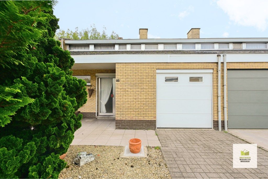 Te renoveren woning met 3 slaapkamers en zongerichte tuin op centrale ligging te Tielt foto 3