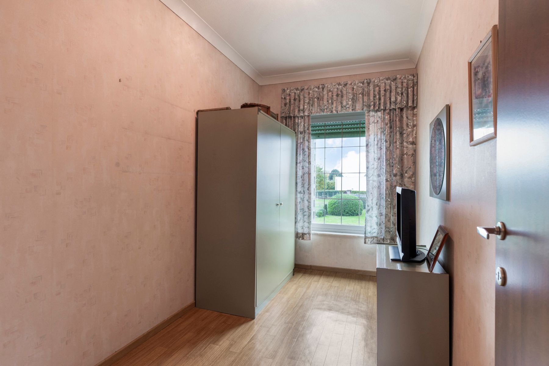 Solide en ruime te renoveren gezinswoning op toplocatie foto 16