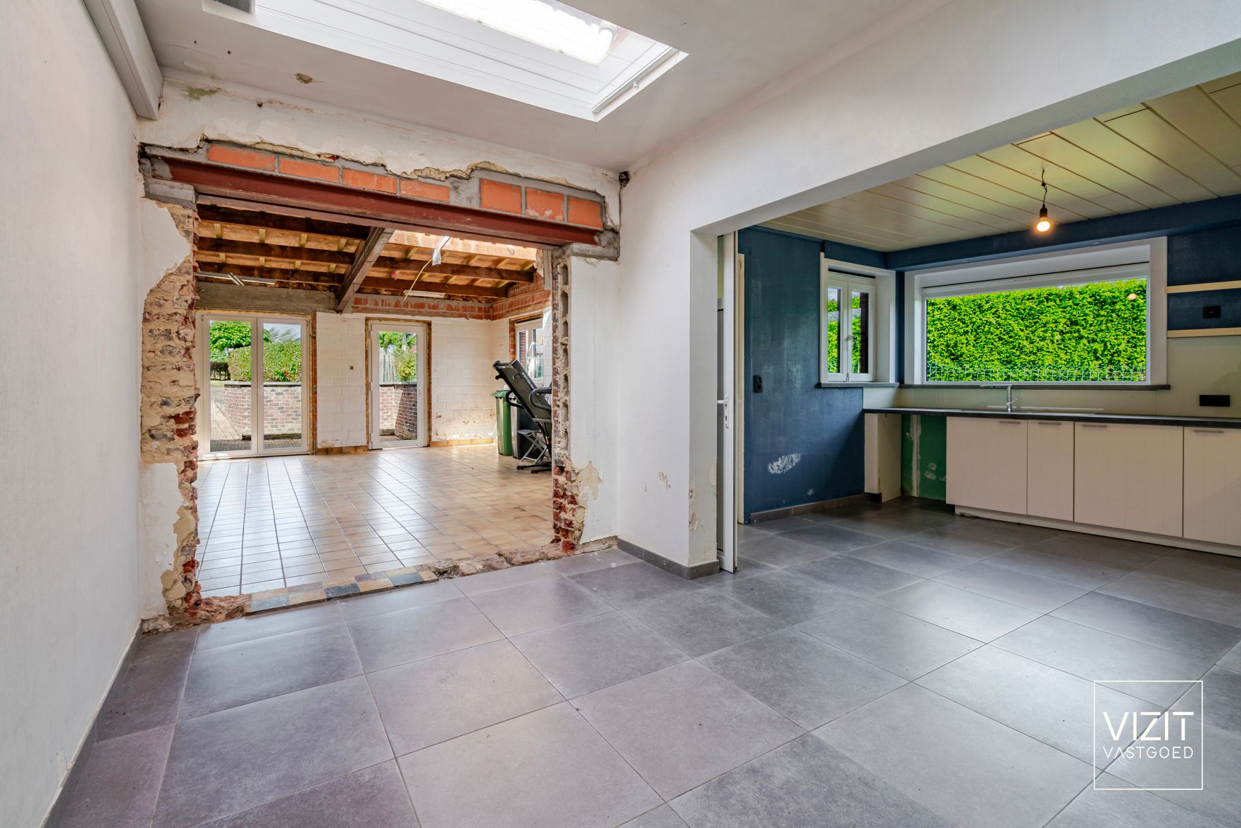 Zeer ruime halfopen woning aangename tuin foto 8