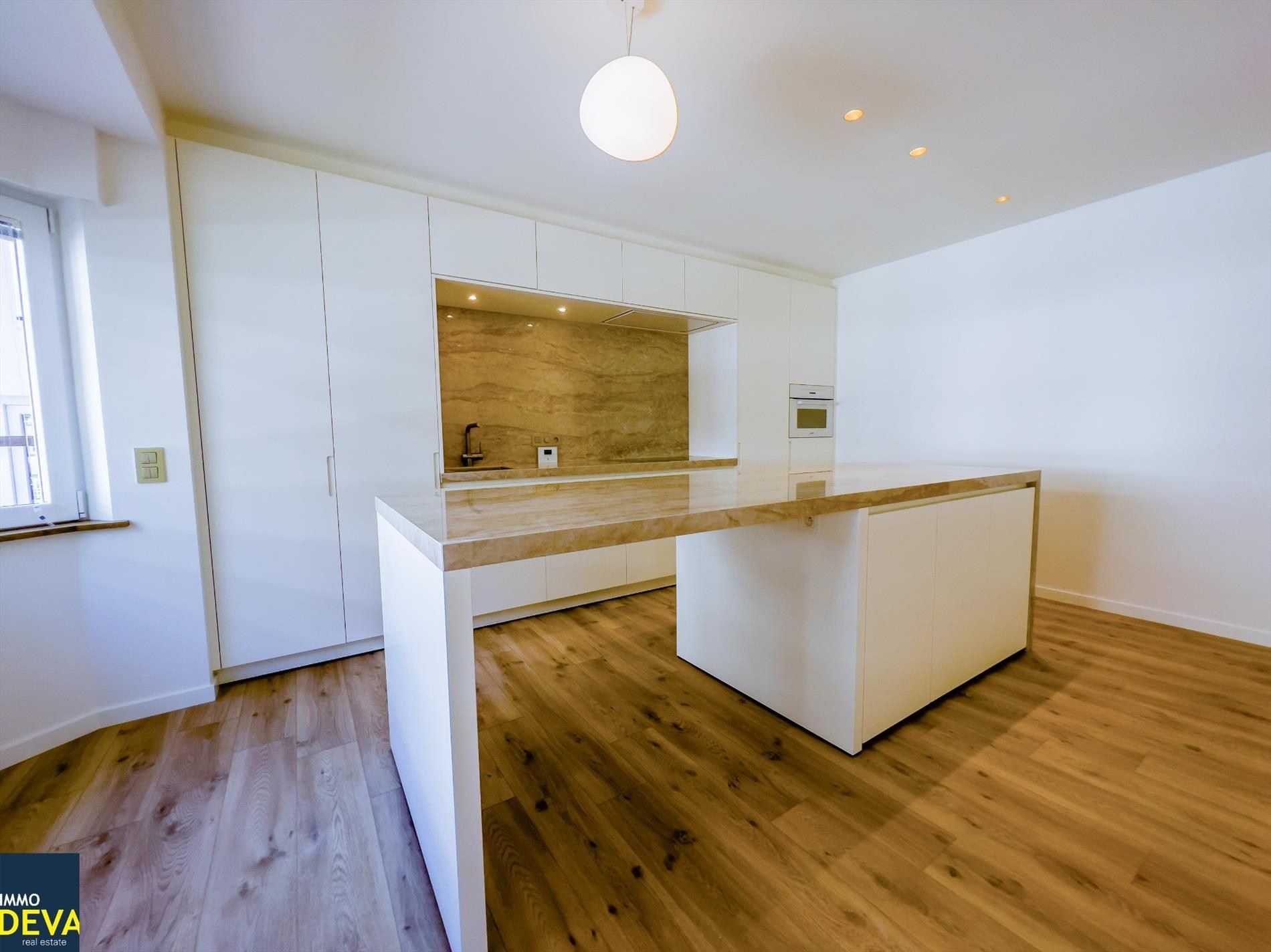 Gerenoveerd appartement met twee slaapkamers vlakbij bij de Dumortierlaan en het Lichttorenplein. foto 3