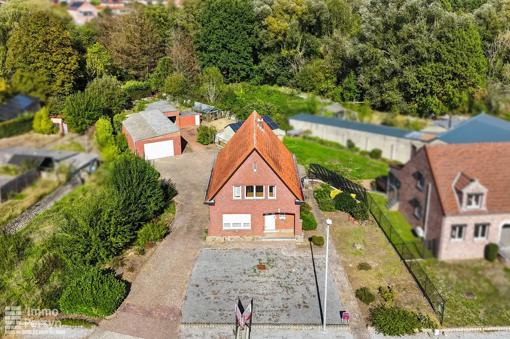 Woning met loods op een commerciële ligging foto 36