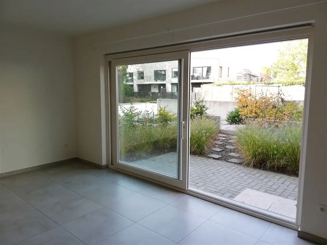 Gelijkvloers app. met 2 slpk., terras en garage, rustigere ligging foto 4