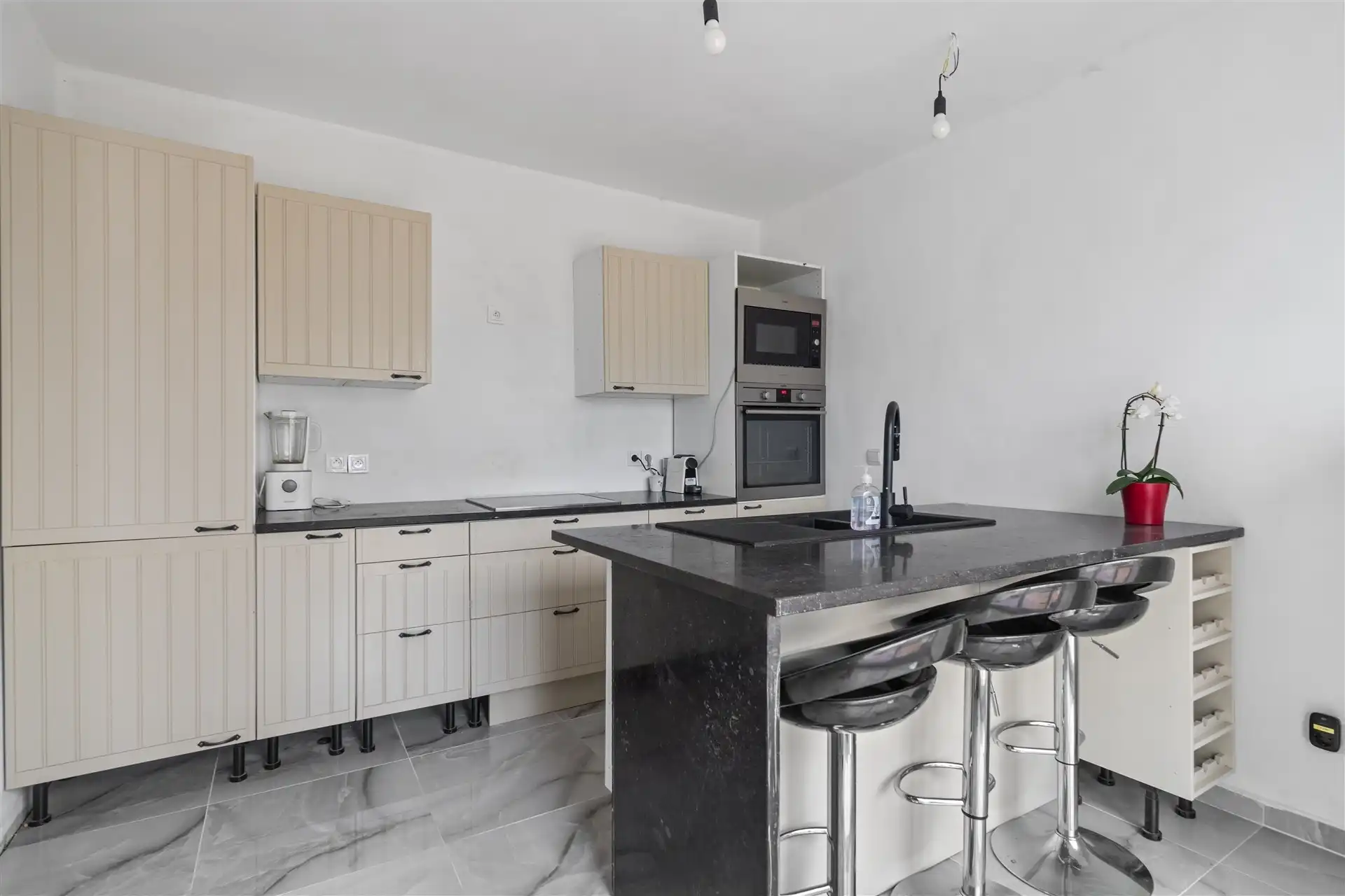 Instapklare, halfopen bebouwing, met 6 slaapkamers, op 329m² grond te Overmere.  foto 4