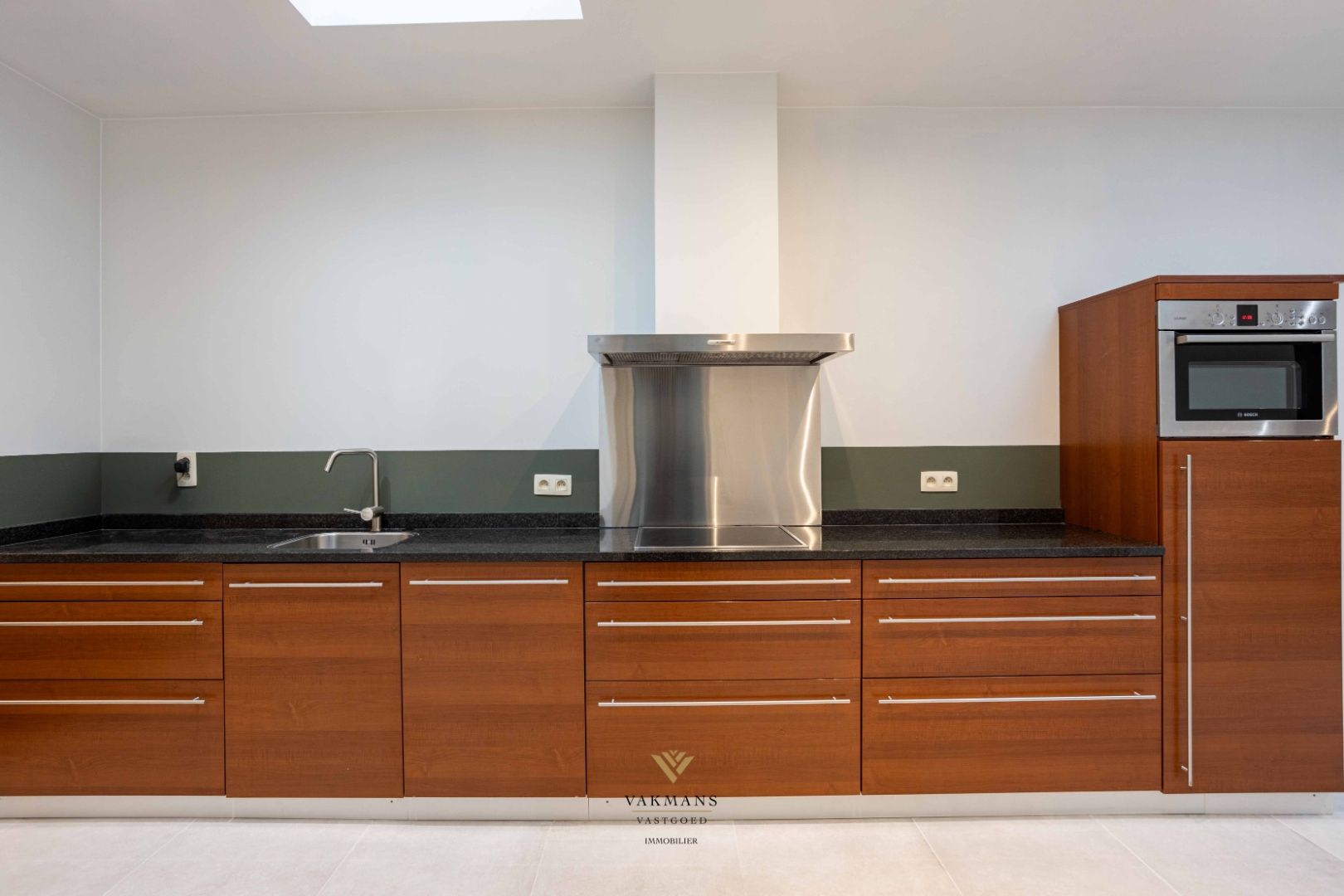 Prachtige gerenoveerde woning met 3 slaapkamers en tuin foto 19