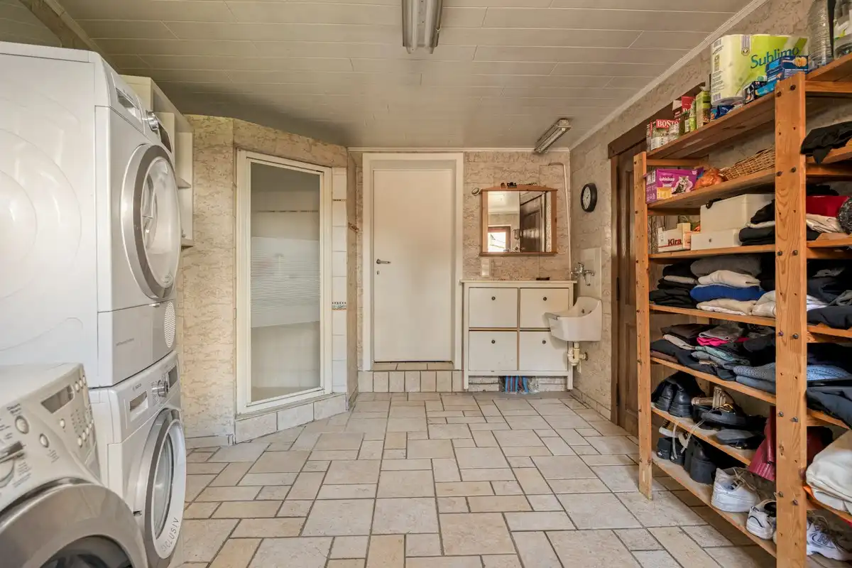 Zeer ruime landelijke woning met atelier en garages foto 6