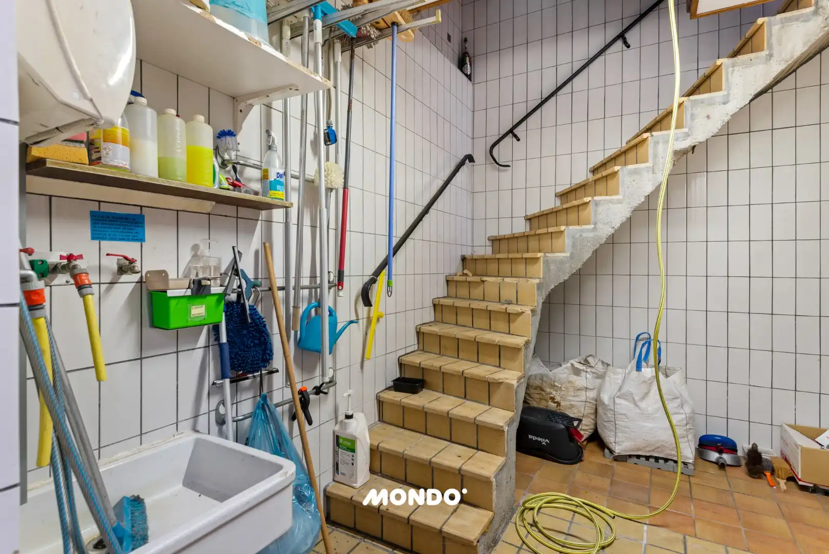 Veelzijdig handelspand met twee duplex appartementen in hartje Willebroek — uitstekende commerciële ligging. foto 6