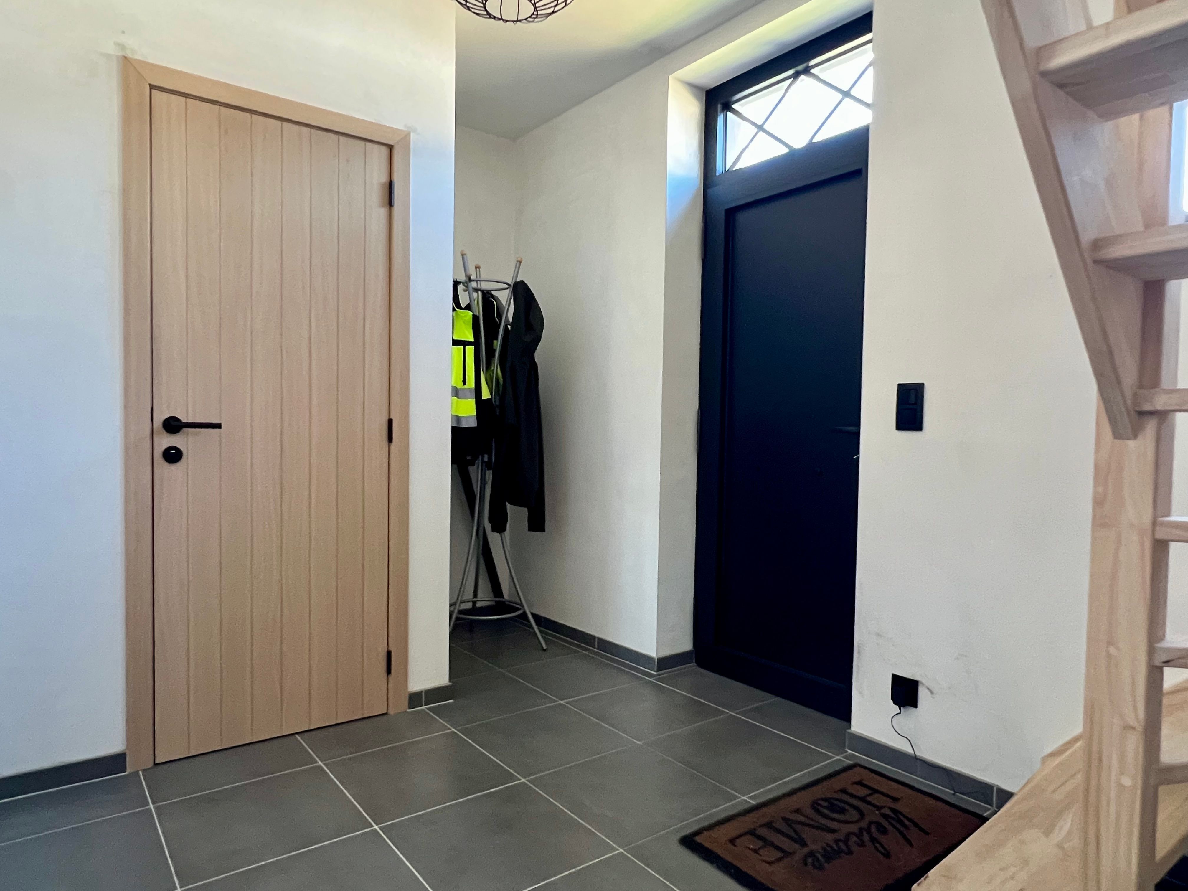 Haflopen nieuwbouwwoning met 3 ruime slaapkamers, oprit, carport, zonnige tuin, ... foto 8