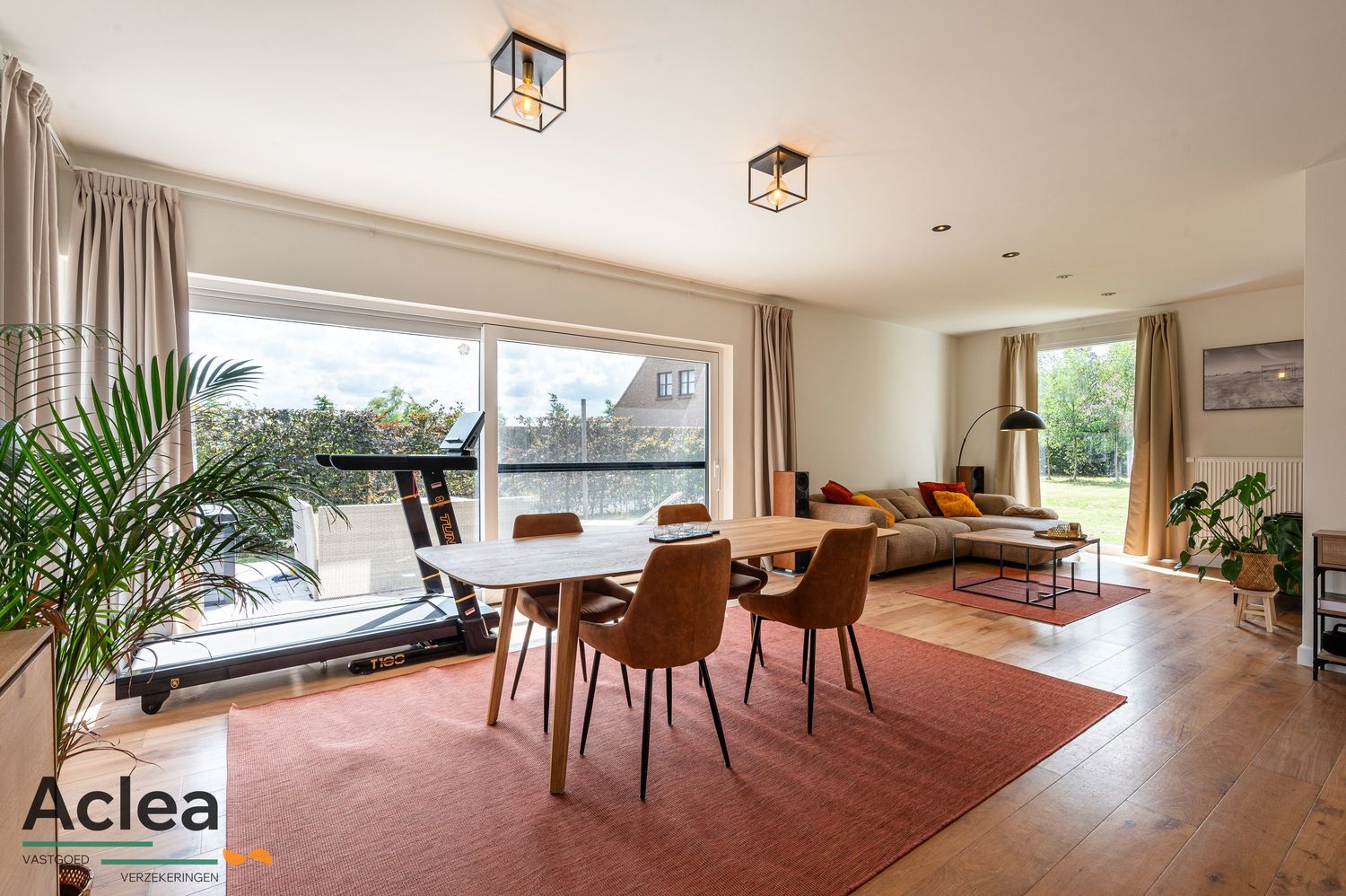 Stijlvolle, ruime woonst op een mooi perceel foto 3