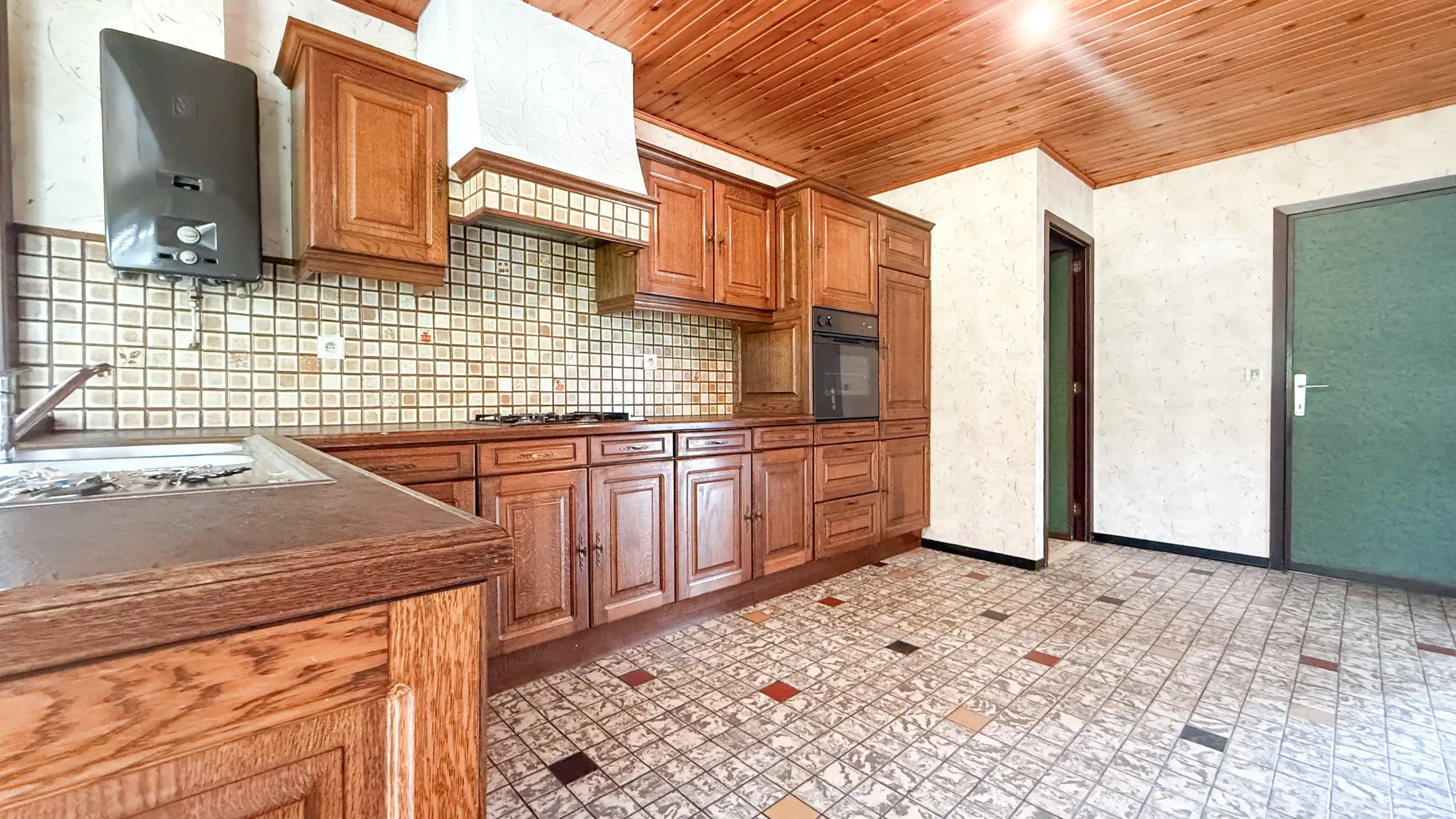 Ruime split-levelwoning met 3 slaapkamers op groot perceel! foto 7