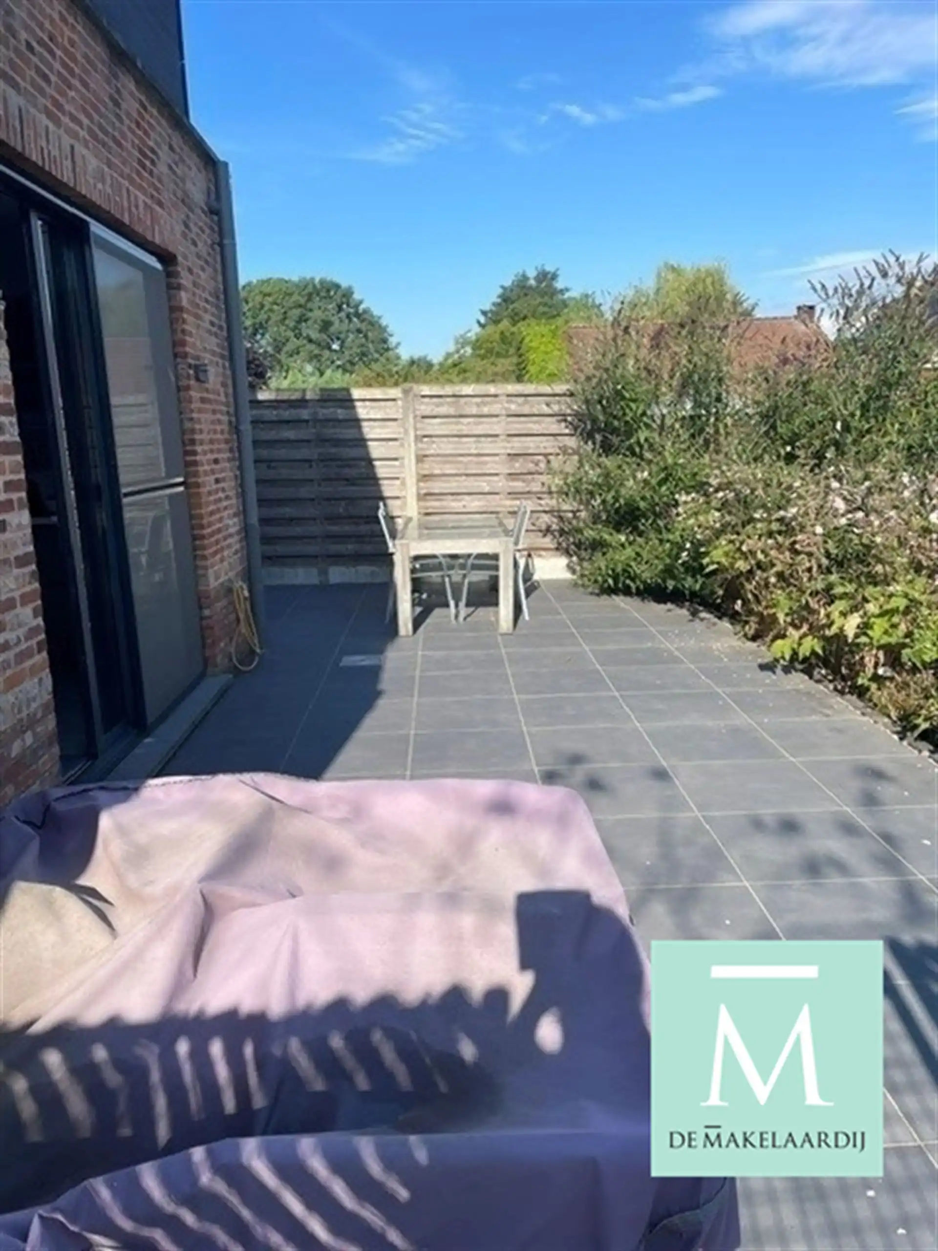 Uiterst verzorgd gelijkvloers 2-slaapkamer appartement, ruim terras met tuin en carport! foto 8