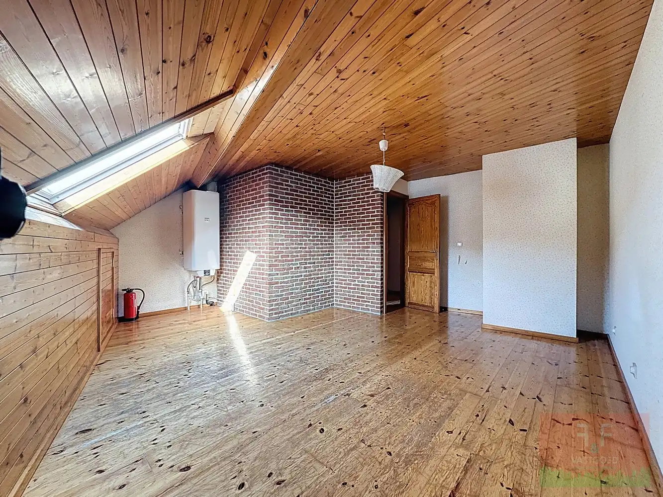 Triplex appartement (4 slaapkamers) met verhuurde winkelruimte en aparte garage te koop in centrum Zottegem foto 23