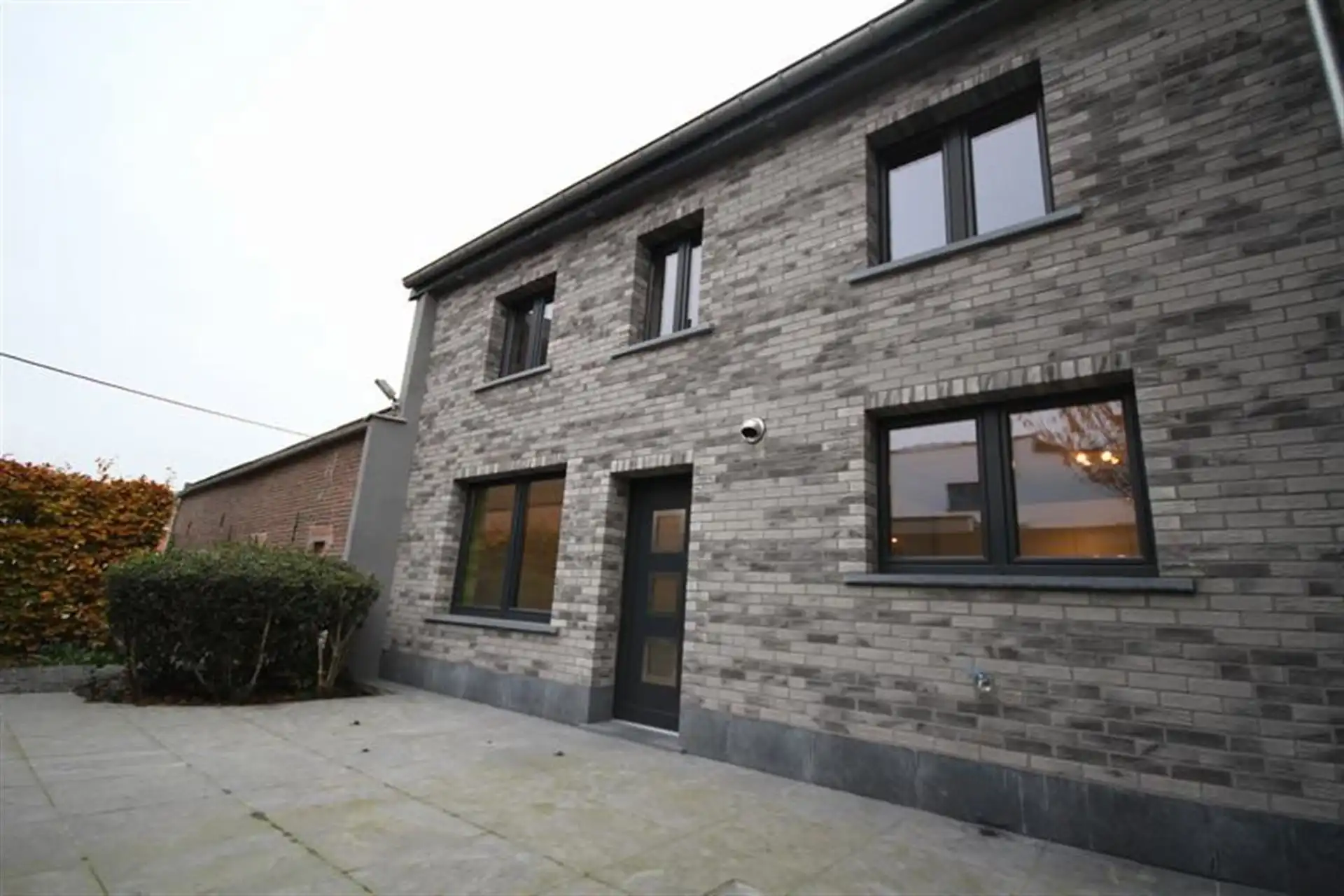 Fijn gelegen en recent gerenoveerde 4 slaapkamer woning foto 26