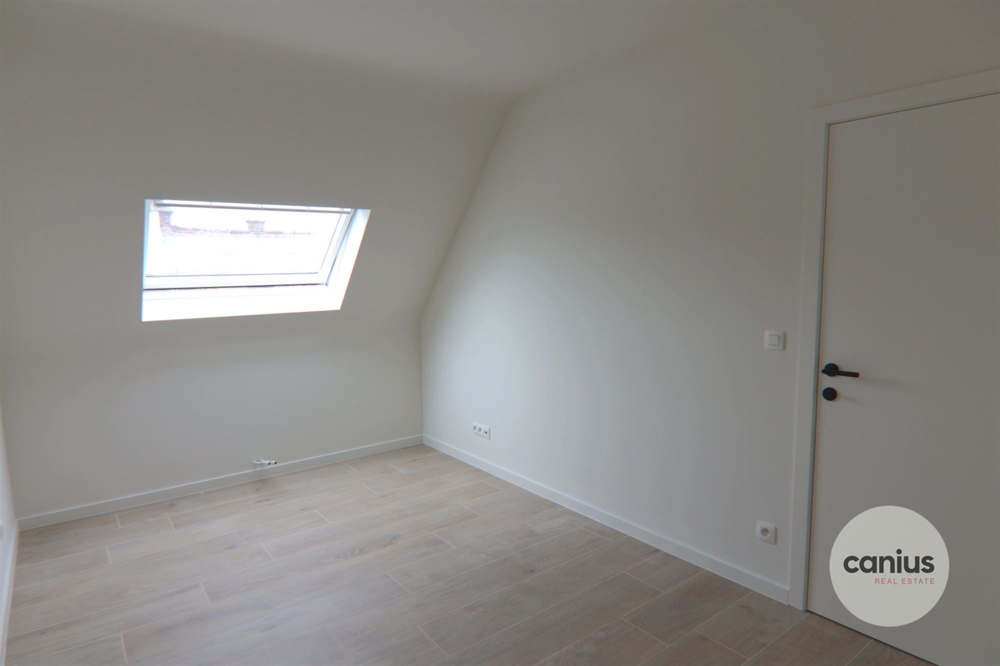 RUIM APPARTEMENT MET TWEE SLPK EN TERRAS VAN 25 M² foto 13