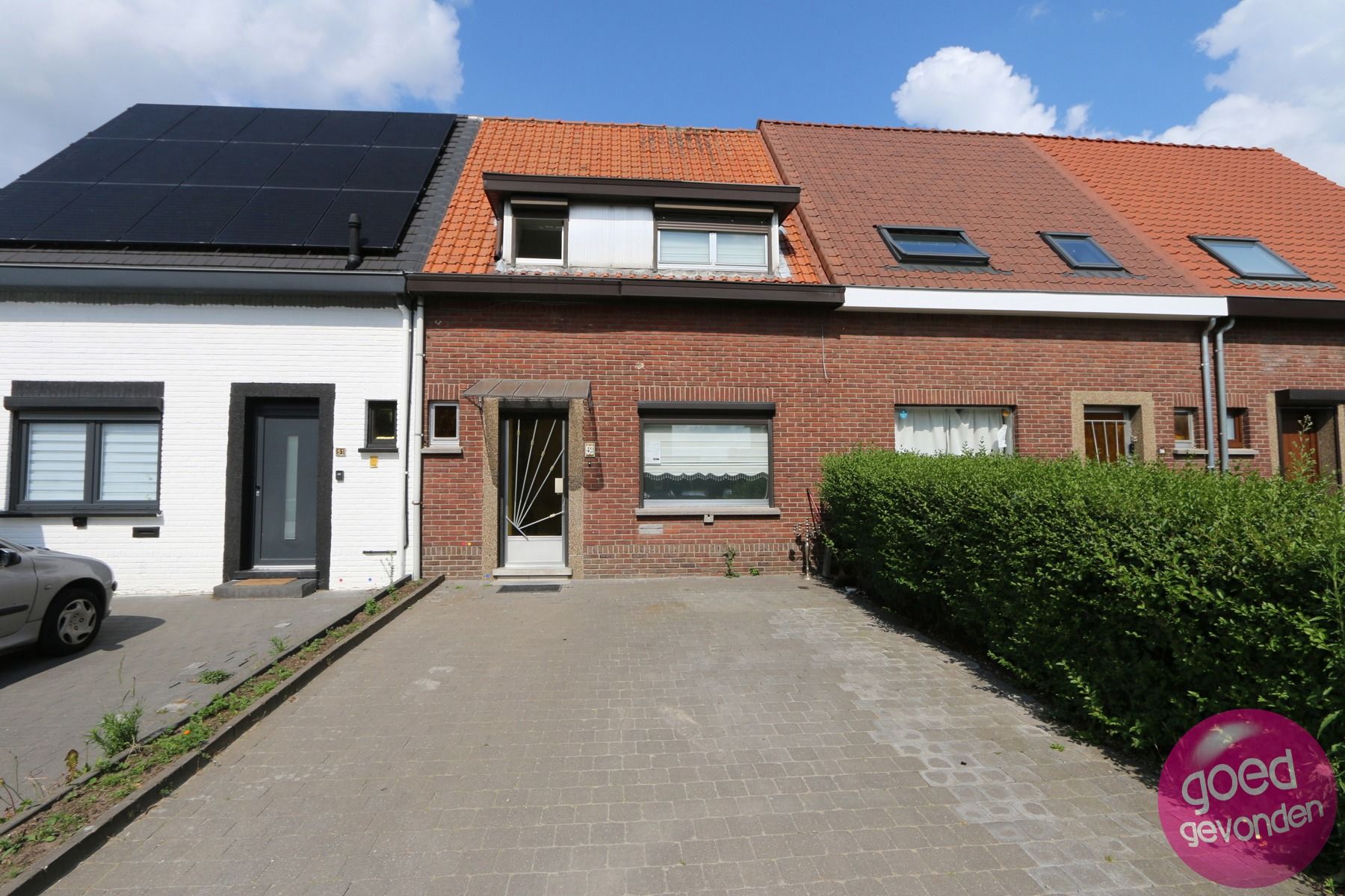Hoofdfoto van de publicatie: RIJWONING - 2 tot 3 SLK - 2 BDK - TUIN - TERRAS - PARKING