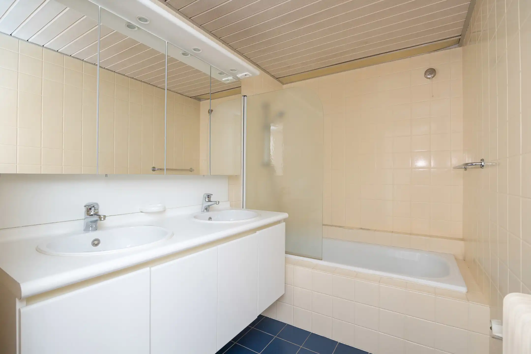 Ruim 3 slpk app met fantastisch uitzicht + staanplaats foto 21