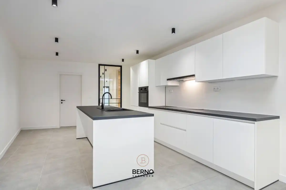 Prachtige (ver)nieuwbouw met autostaanplaats vlakbij de 'Heide' foto 7