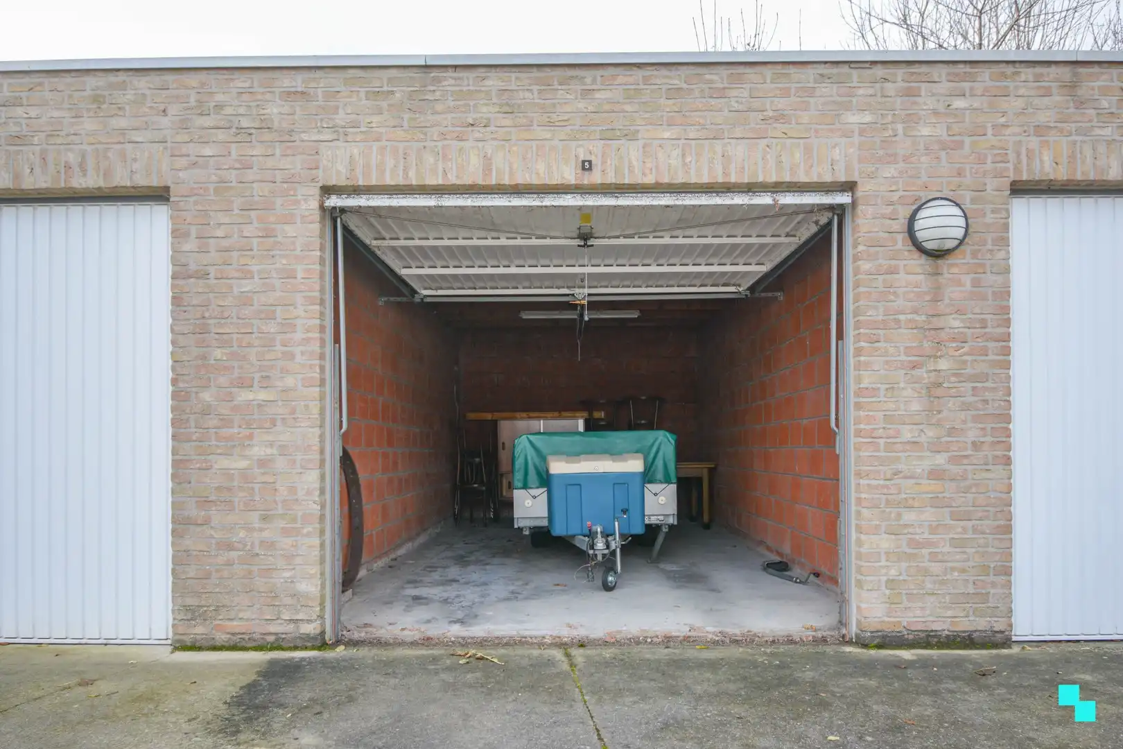 Garagebox in dorpskern Gits foto 4