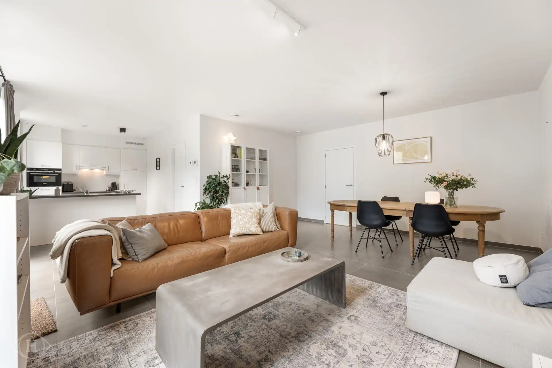 Modern 2-slaapkamerappartement met tuin foto {{pictureIndex}}