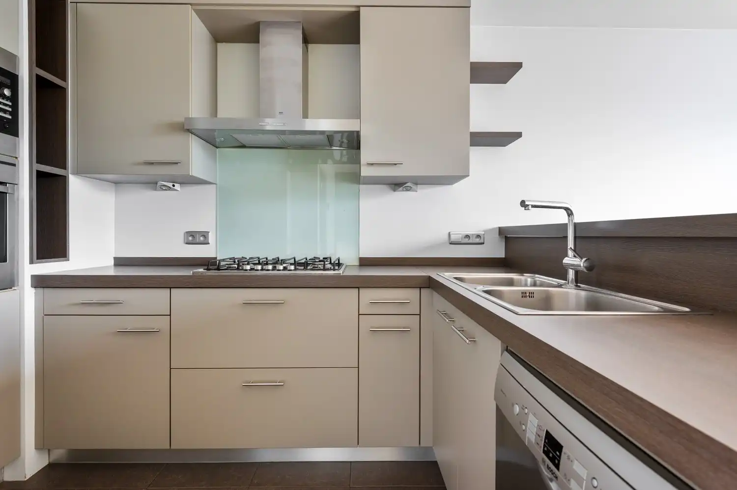 Gezellig appartement met 2 slaapkamers, terras en garage in het centrum van Wommelgem foto 9
