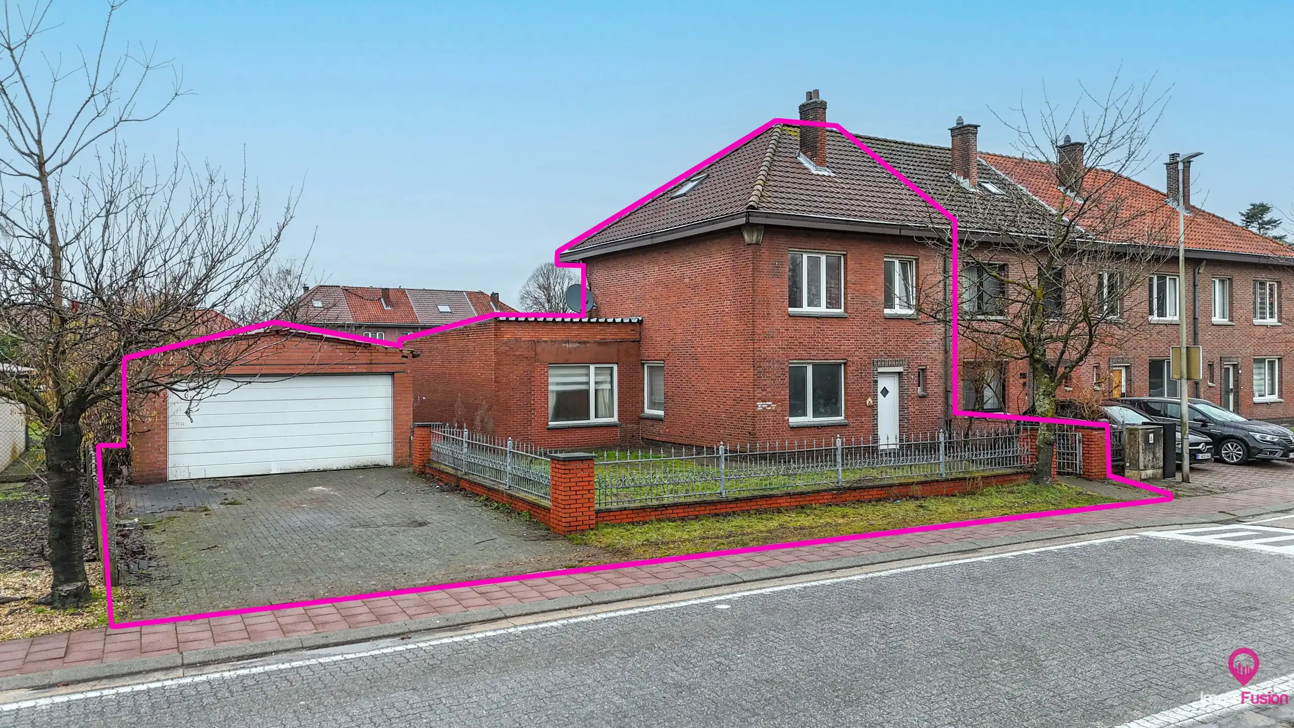 Hoofdfoto van de publicatie: Op te frissen halfopen woning op toplocatie op de Lindeman