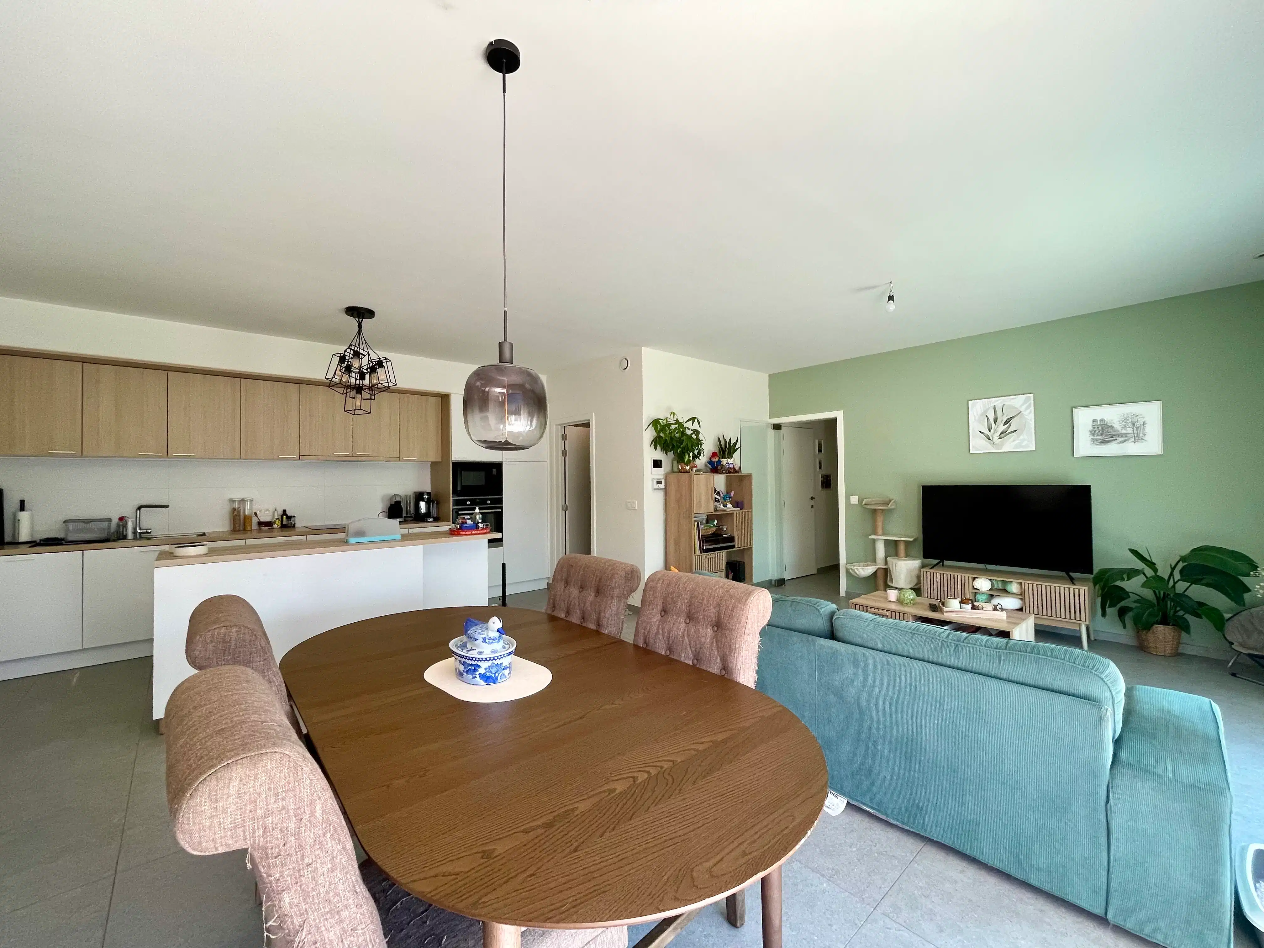 Instapklaar appartement met 2 slaapkamers, terras en garage foto 3