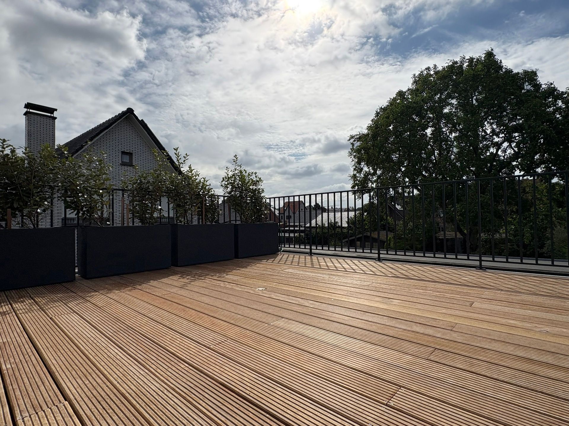 Instapklaar appartement met zonneterras, autostaanplaats en veel lichtinval foto 8