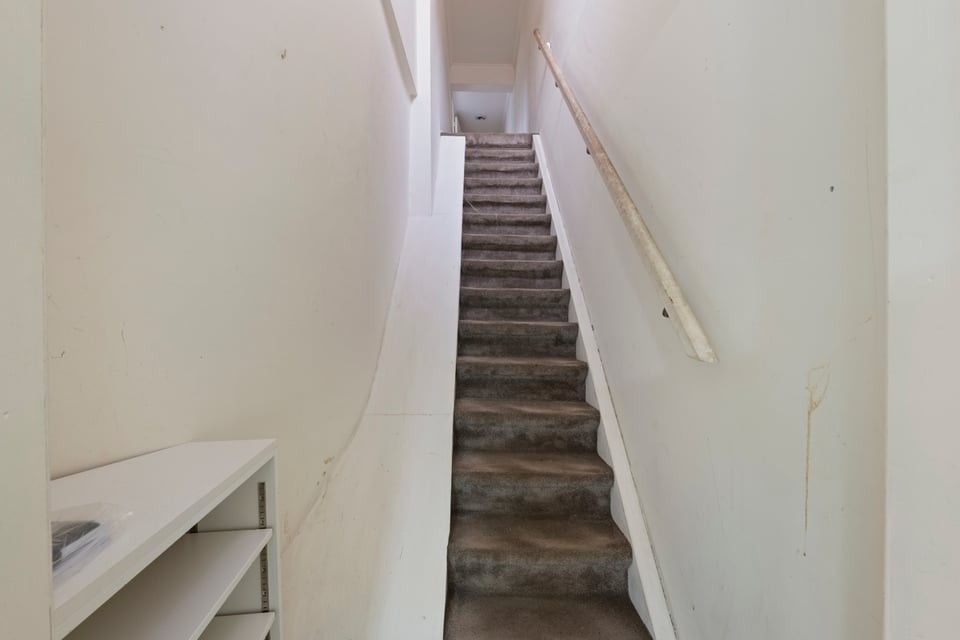 HANDELSHUIS MET PARKING OP EEN TOPLOCATIE IN LINTER foto 19