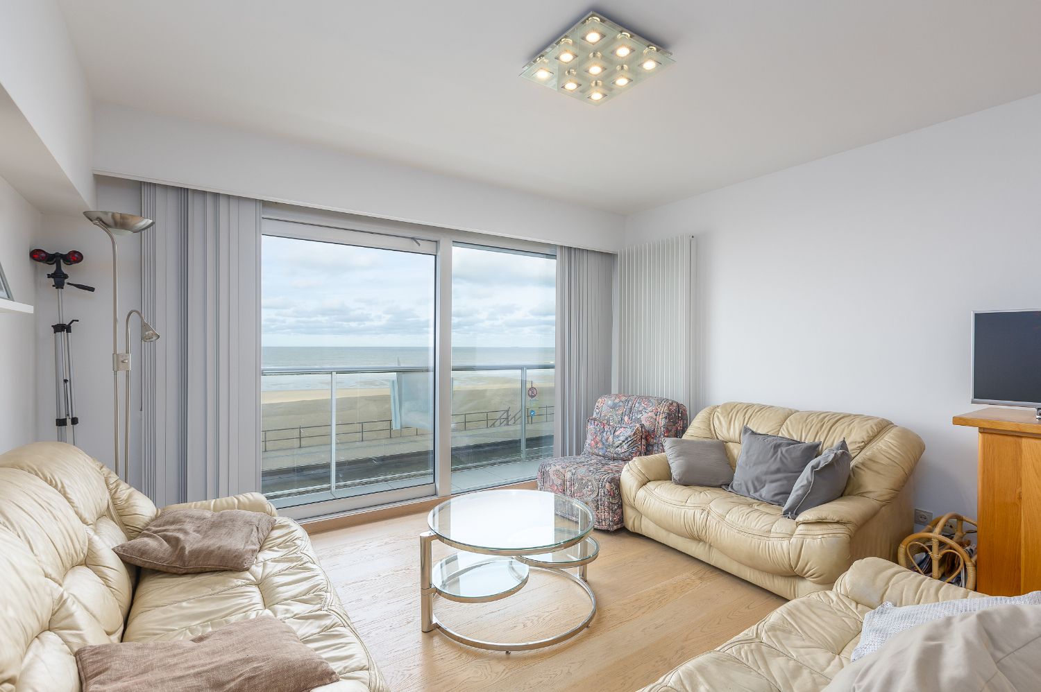 Gerenoveerd 1-slpk appartement met centrale ligging en fenomenaal zeezicht te Middelkerke foto 2