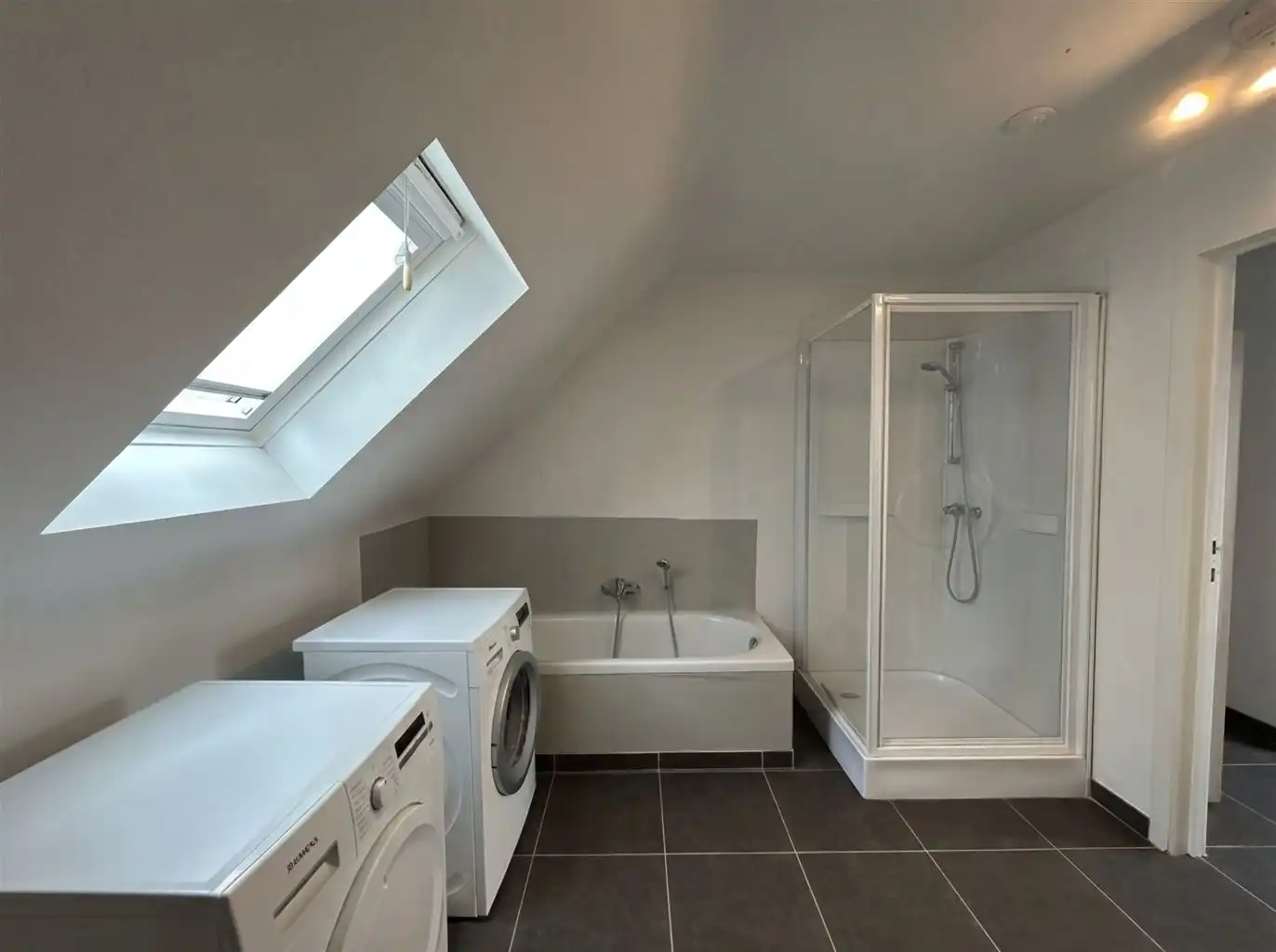 Gezellige stadswoning met 3 slaapkamers en koer, in het centrum van Maaseik. foto 11