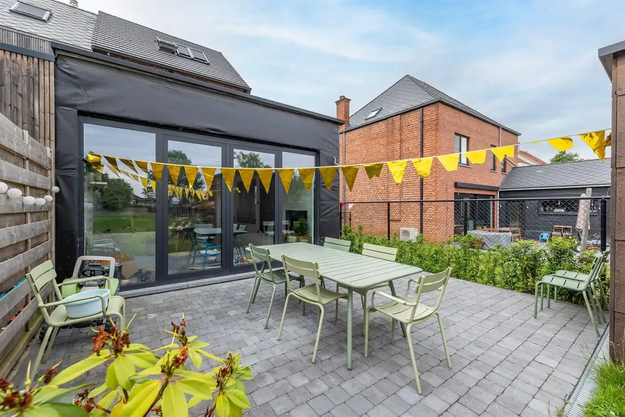 Prachtig, volledig vernieuwde woning met 3 slpk. foto 3