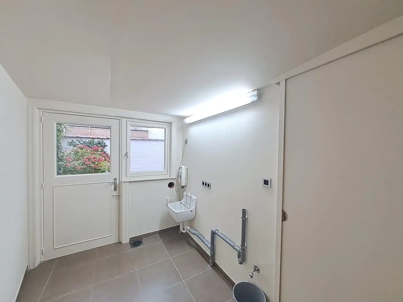 Verrassend ruime en charmante woning met grote inpandige garage! foto 17