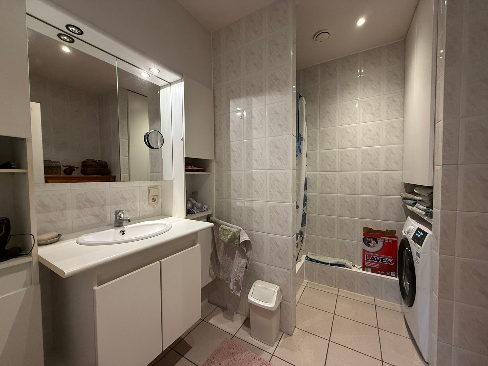 Gelijkvloers  éénslaapkamerappartement met koertje in de directe nabijheid van winkels, scholen en op wandelafstand van het station.  foto 7