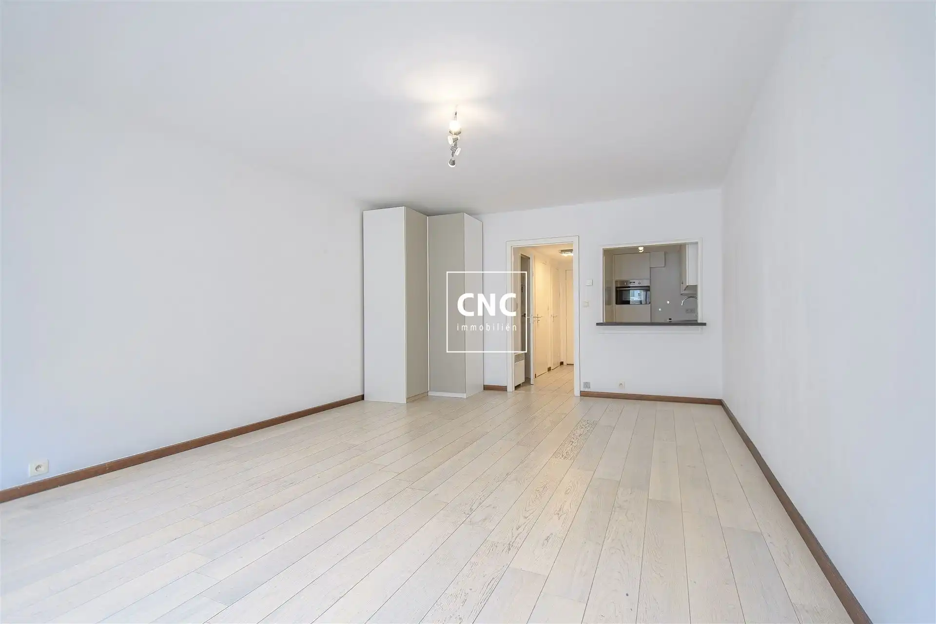 Ongemeubelde studio op centrale ligging nabij de Zoutelaan foto 3