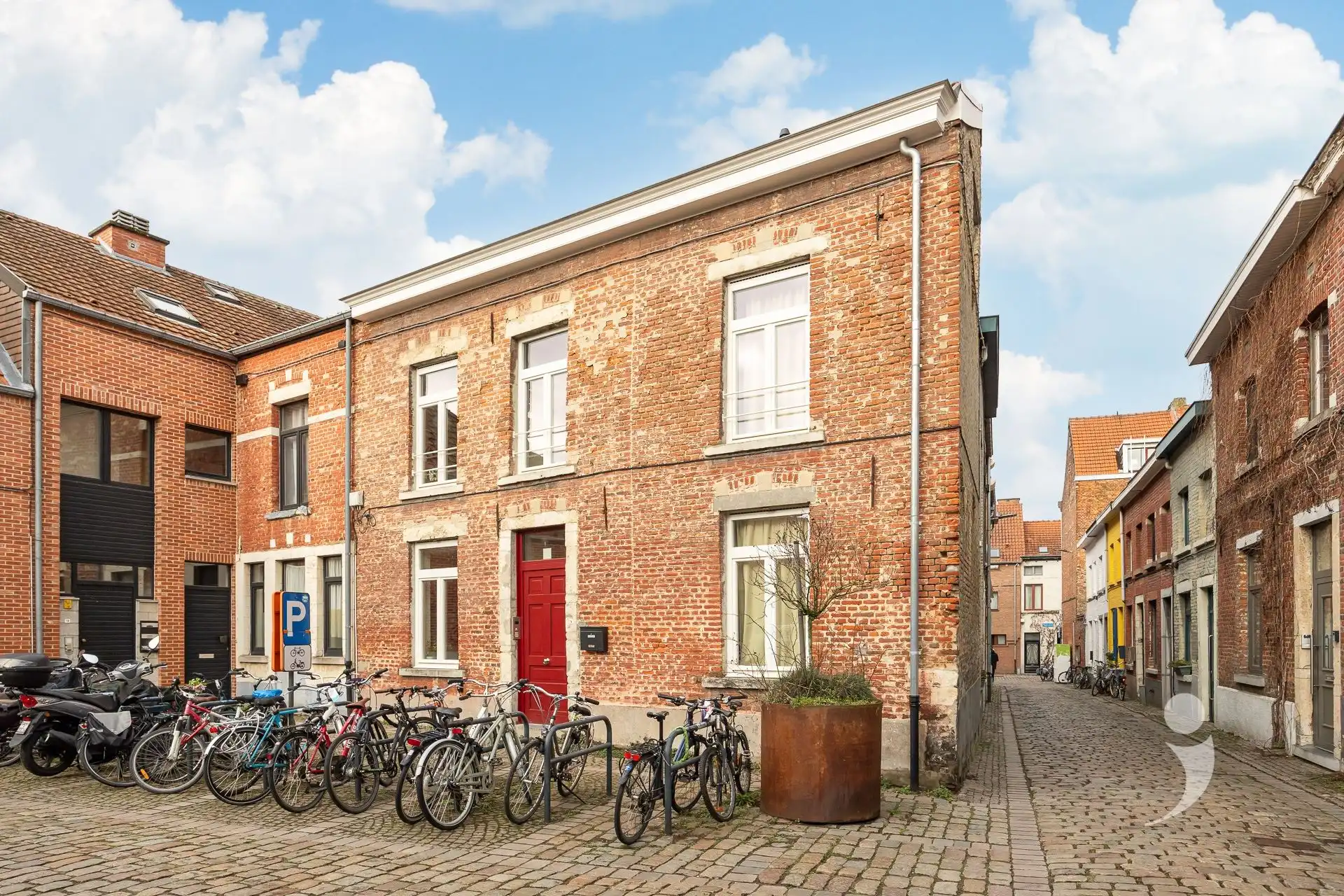 Karaktervol gerenoveerd studentenhuis  foto {{pictureIndex}}