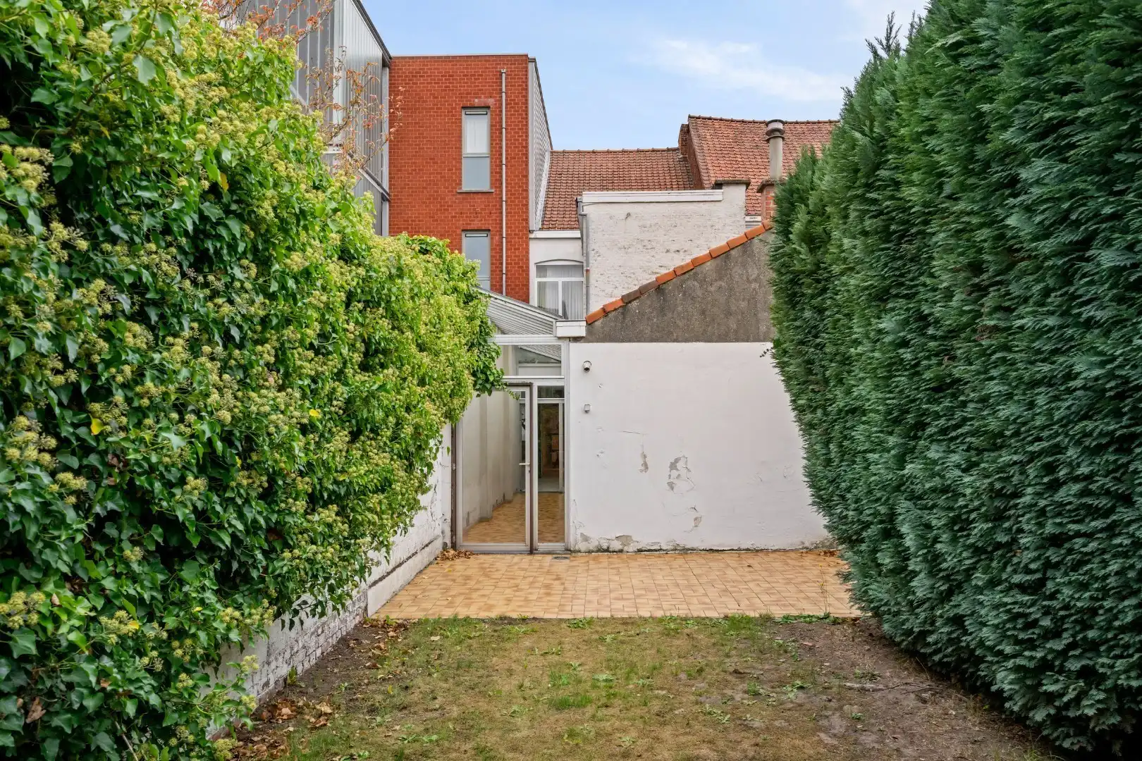 Woning met 3, mogelijks 5 slaapkamers en tuin met uitweg in Kortrijk-centrum foto 4