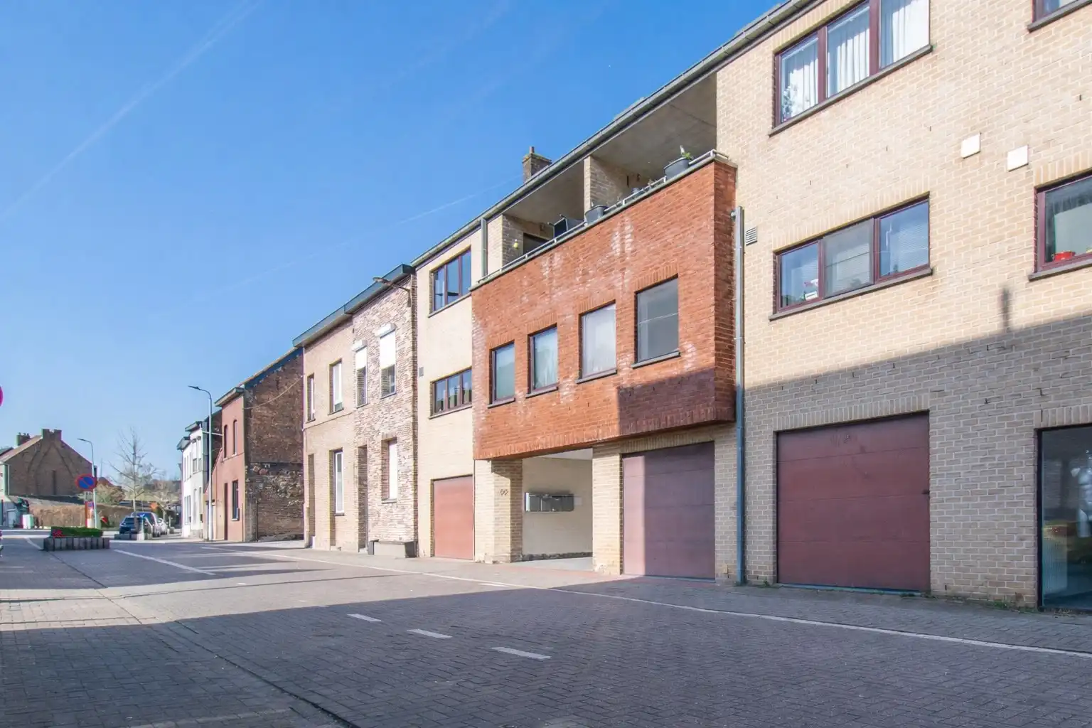 RUIM APPARTEMENT (EPC: B) MET 3 SLAAPKAMERS + GARAGE! foto 2