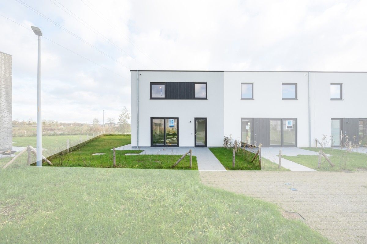 Volledig afgewerkte nieuwbouwwoning gelegen te Roeselare foto {{pictureIndex}}