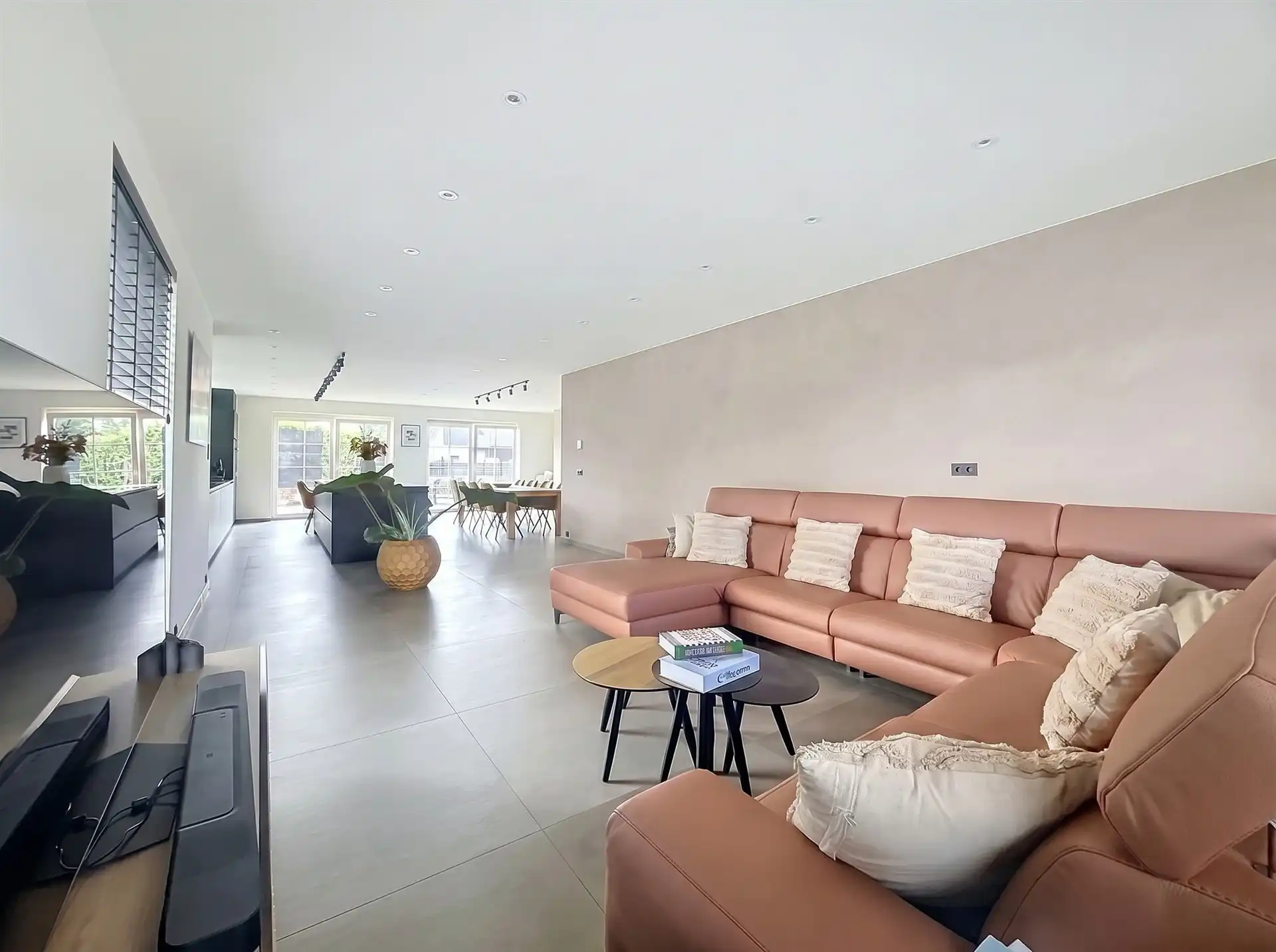 Luxueuze villa met 5 slaapkamers en ruime tuin! foto 4