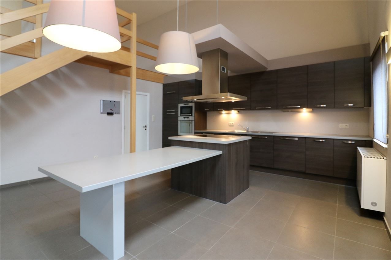 Fraaie loft met 3 slpk. en  twee autostaanplaatsen foto 4