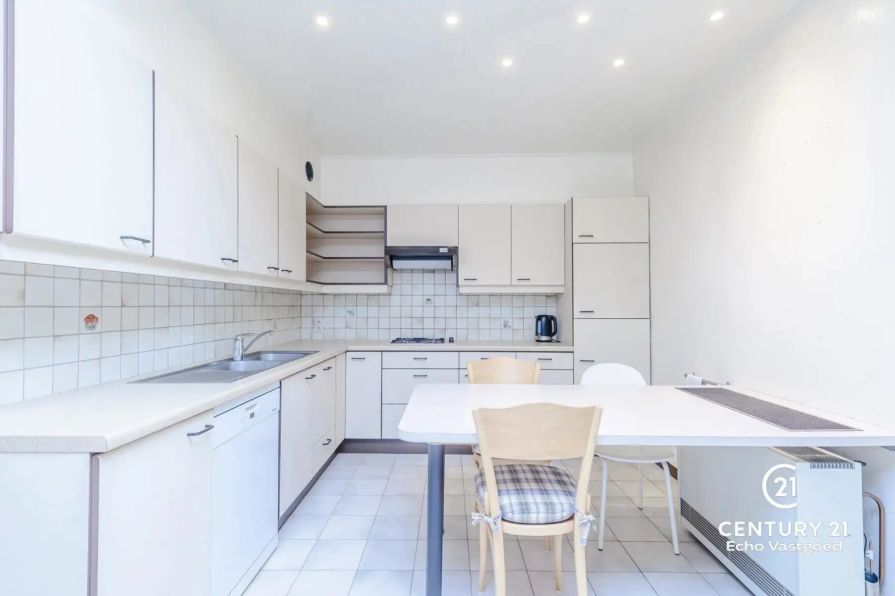 Charmante op te frissen woning met tuintje op topligging! foto 12
