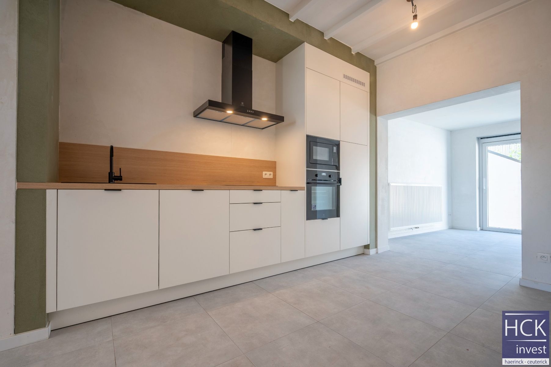 WAREGEM - Nieuw gerenoveerde woning met 2 SLPK. in hartje Waregem! foto 4