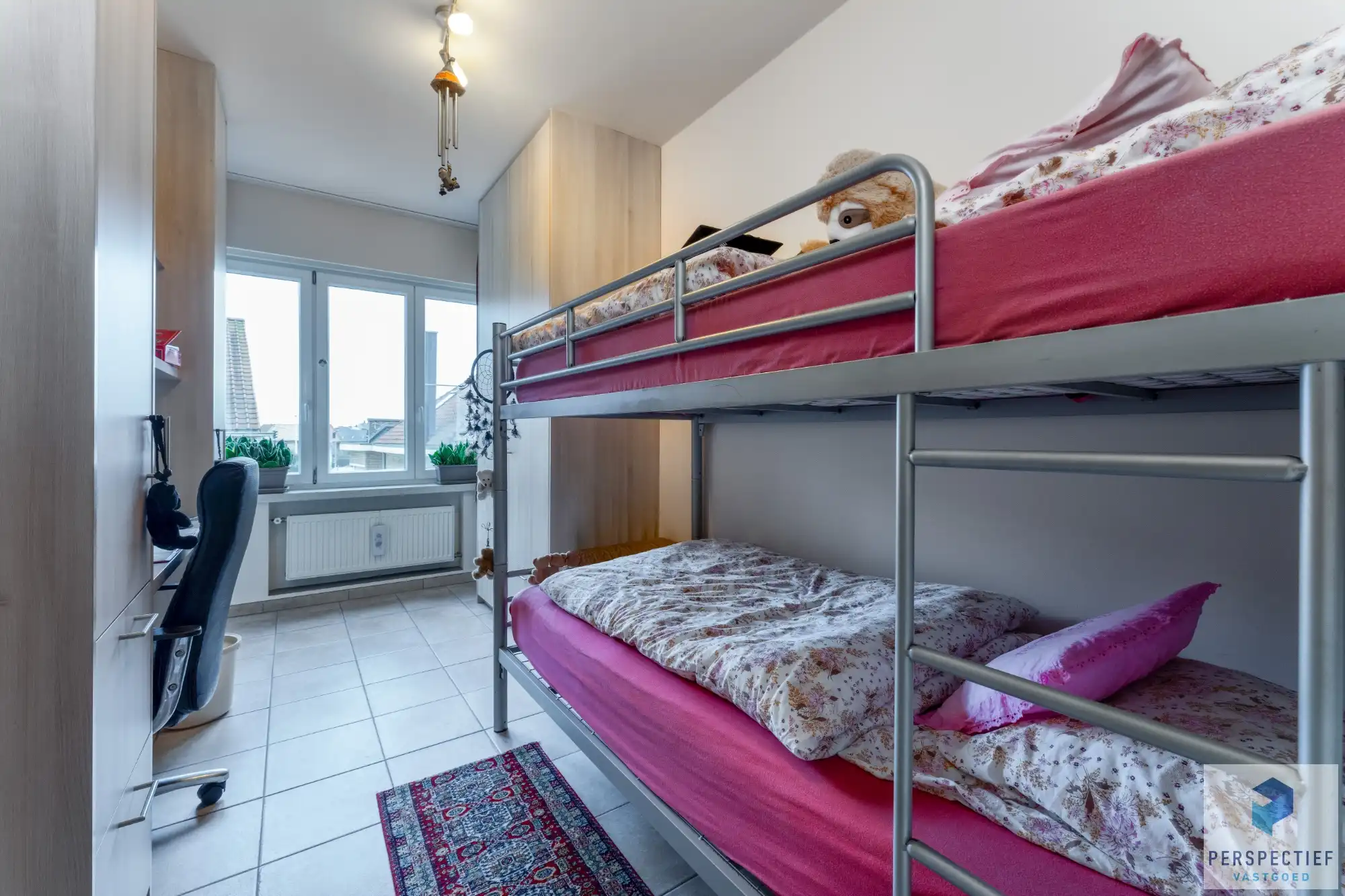Goed gelegen ruim vernieuwd 2 slaapkamer appartement met grote berging en autostaanplaats foto 11