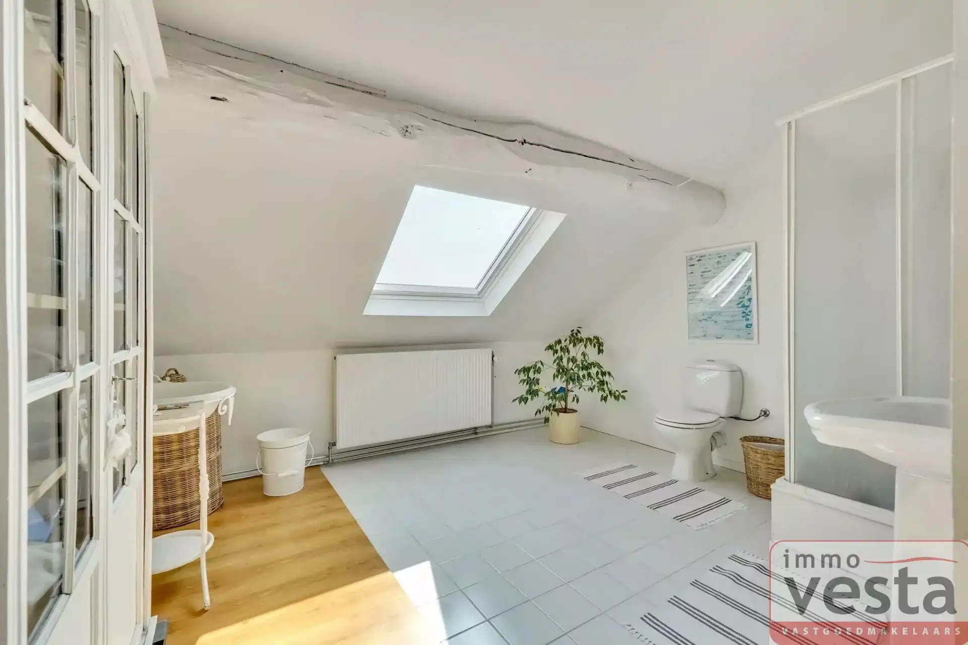 Karaktervolle woning met zwembad en ingerichte leefzolder foto 26