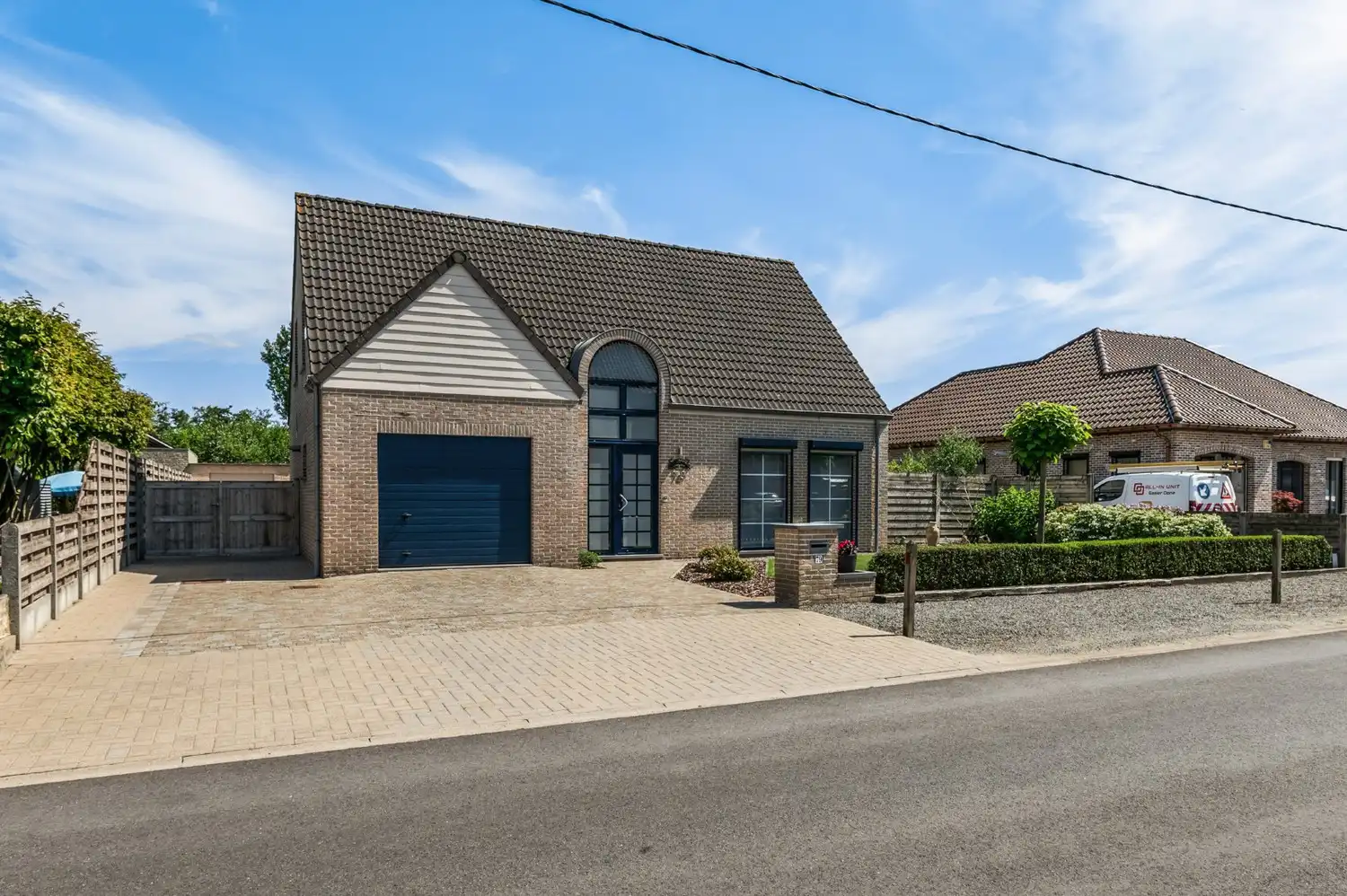 INSTAPKLARE EN ENERGIEZUINIGE WONING OP PERCEEL VAN 1.383 m²! foto {{pictureIndex}}